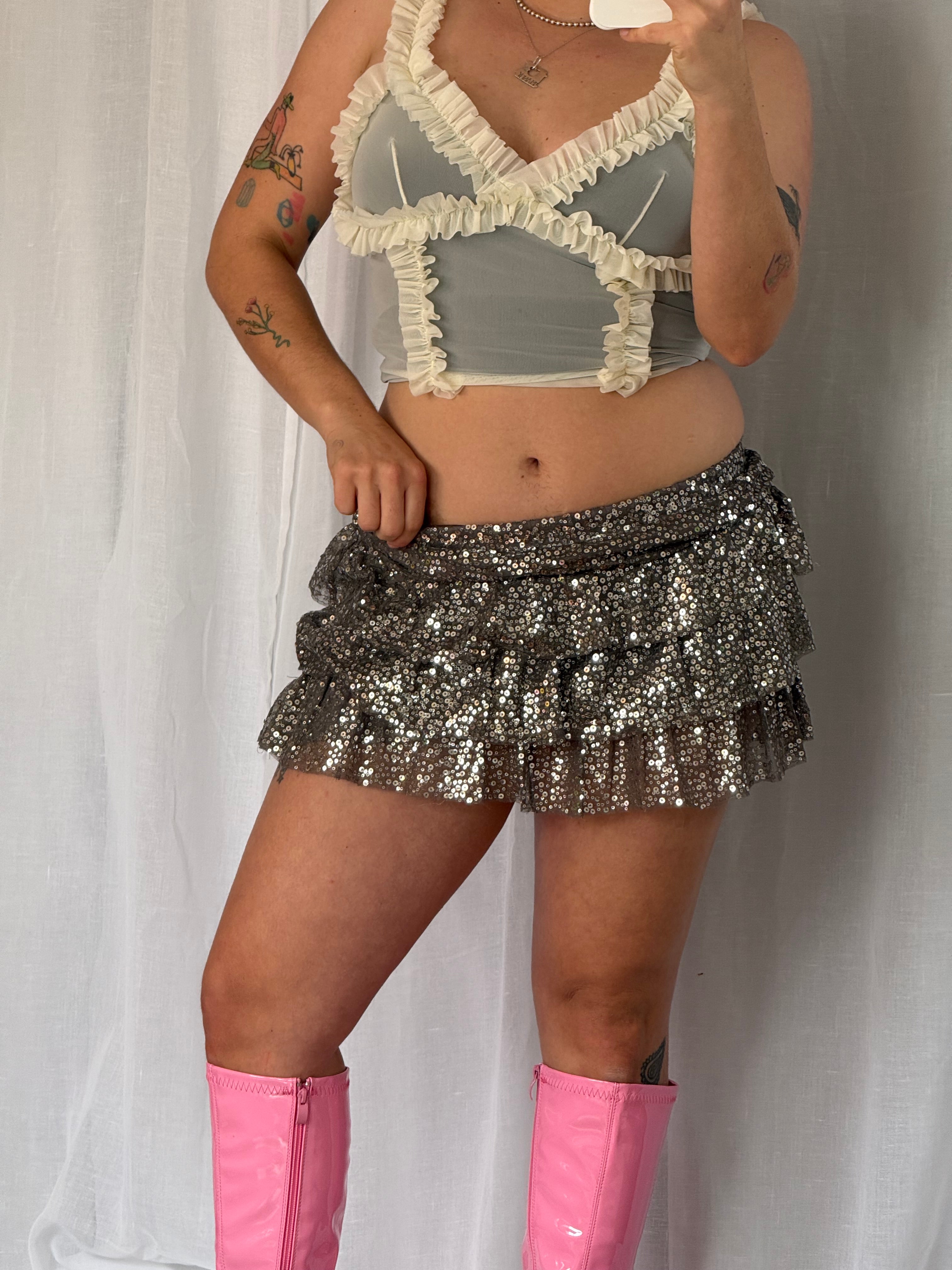 ✨ vintage express silver sequin ruffle mini skirt ✨