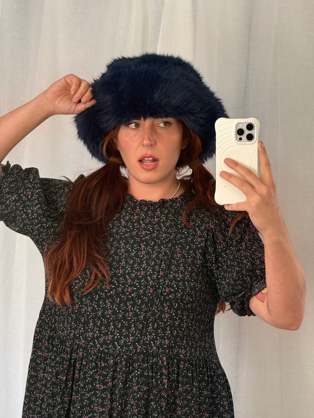 🖤 navy faux fur bucket hat