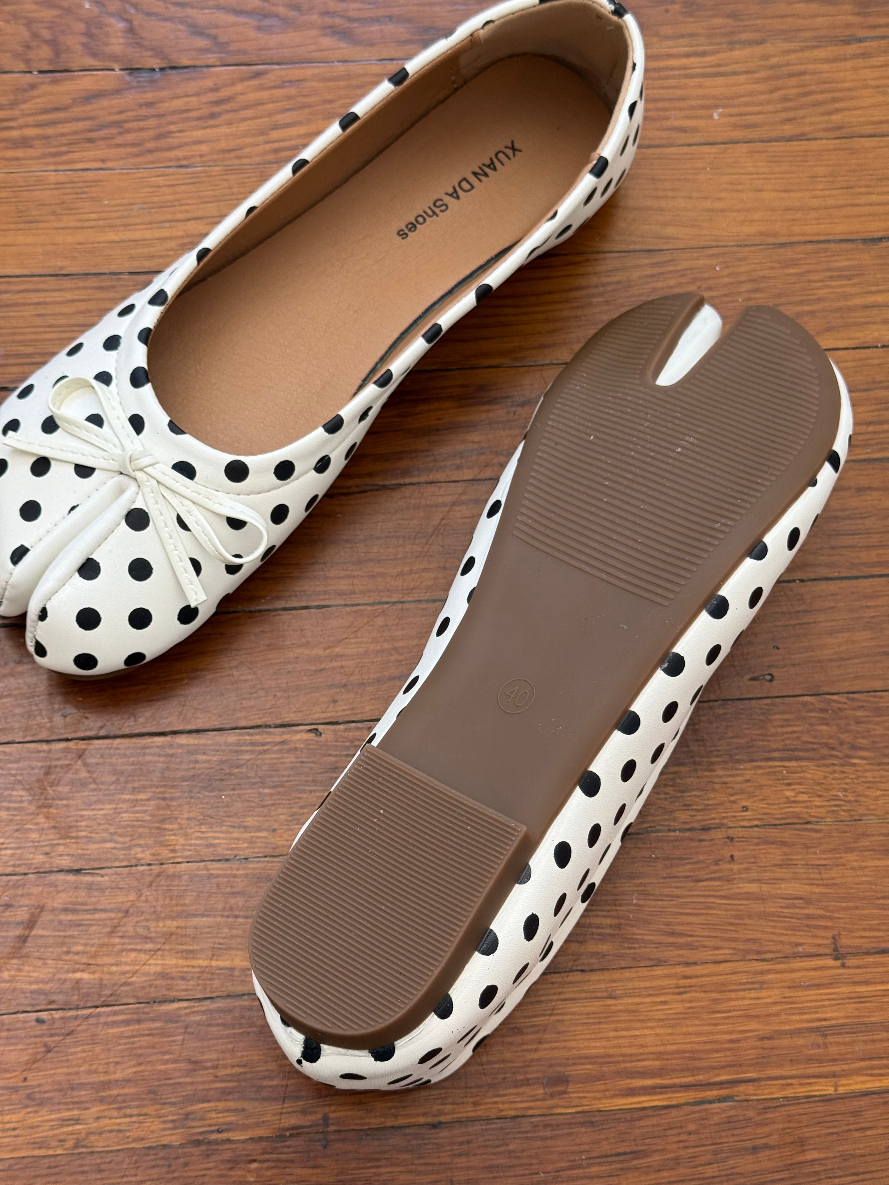 ✿ black and white polka dot tabi ballet flats (size 8.5)
