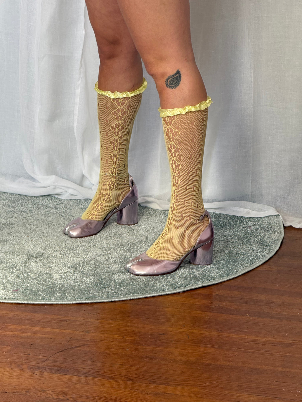 ✿ ruffled lace knee socks ✿