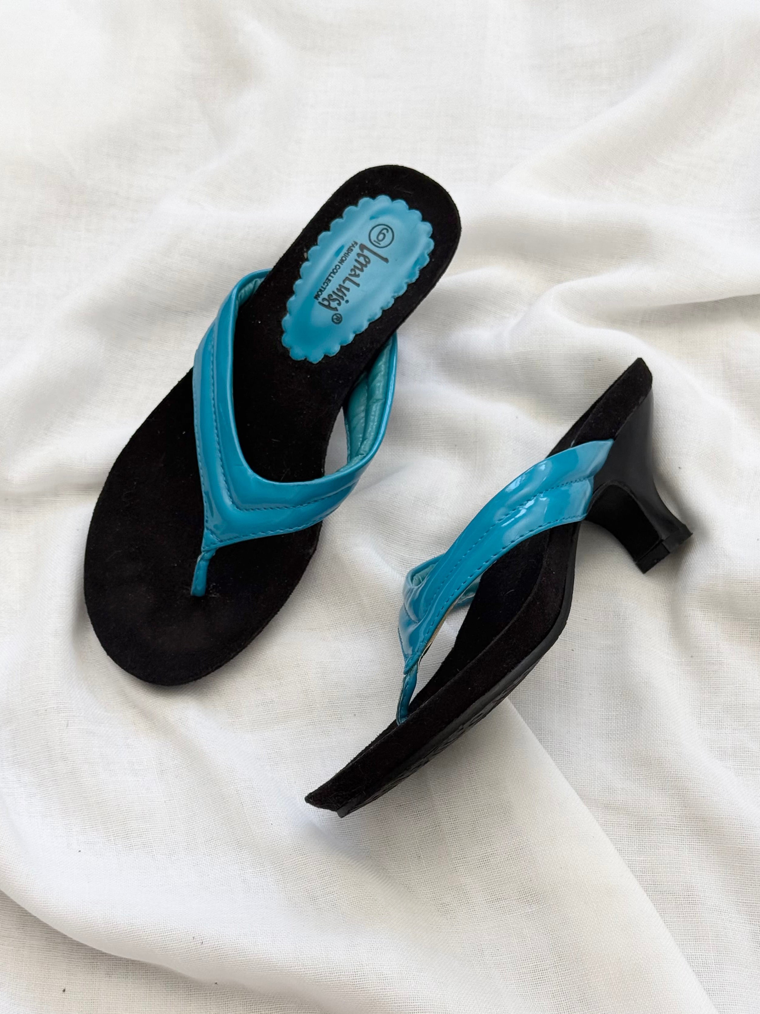 ✿ vintage y2k electric blue kitten heel flip flops • (size 6)