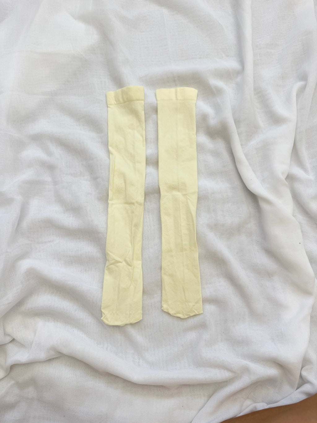 ✿ cream sheer knee high socks •