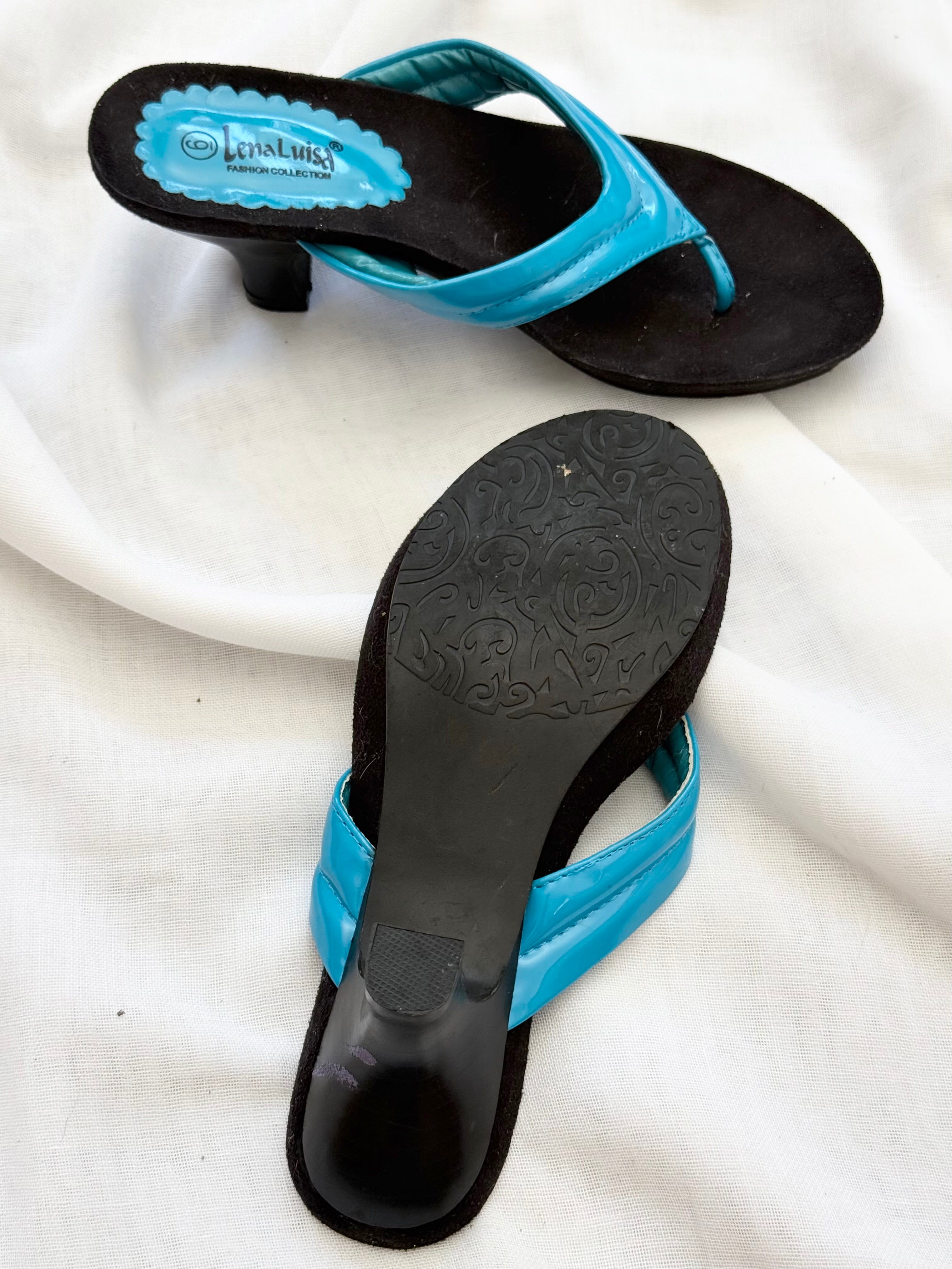 ✿ vintage y2k electric blue kitten heel flip flops • (size 6)