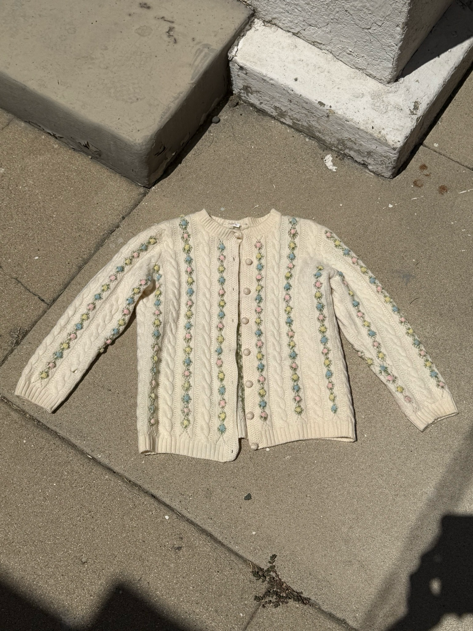 vintage embroidered knit cardigan ✿