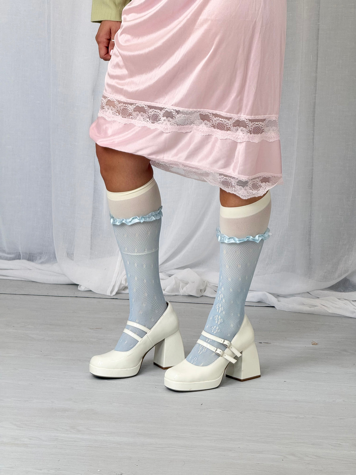 ✿ ruffled lace knee socks ✿