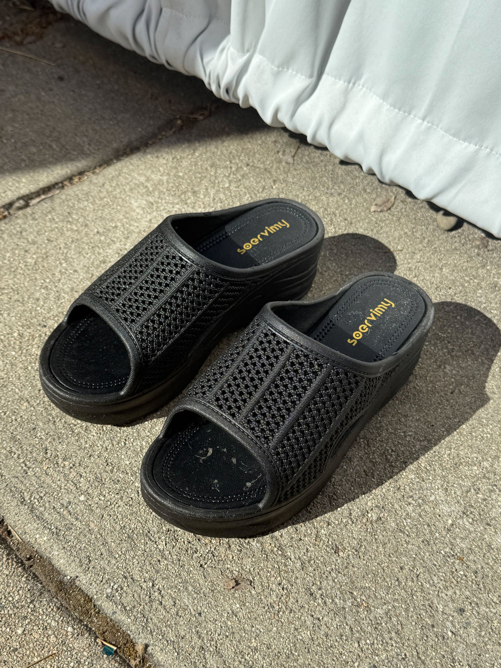 knit slides