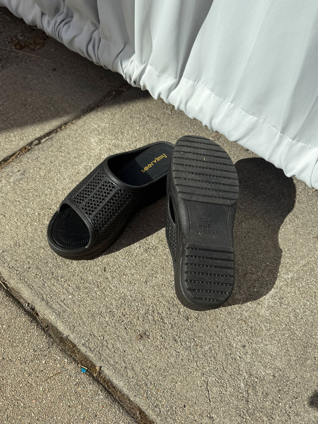 knit slides