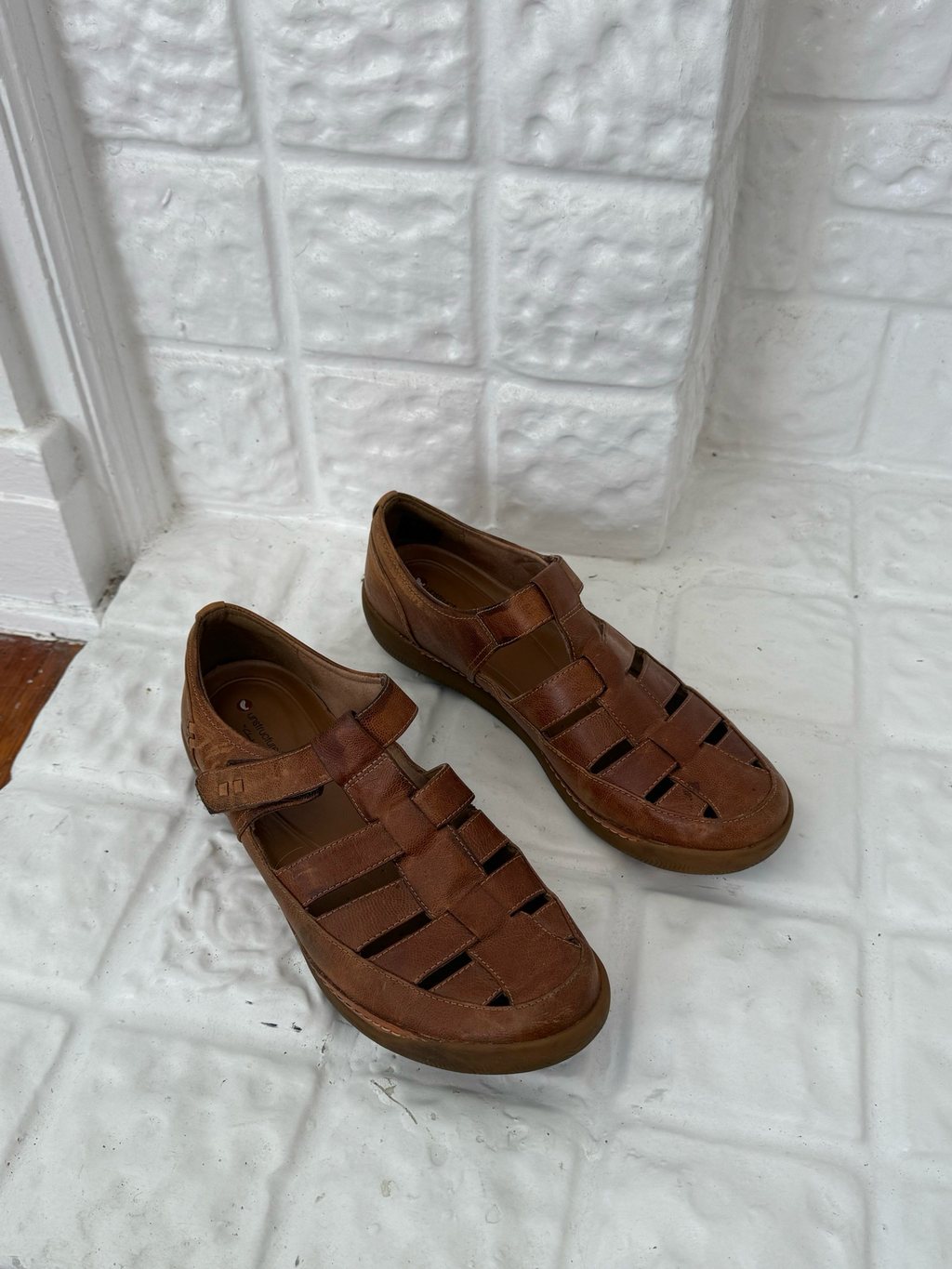 leather sandals (size 9)