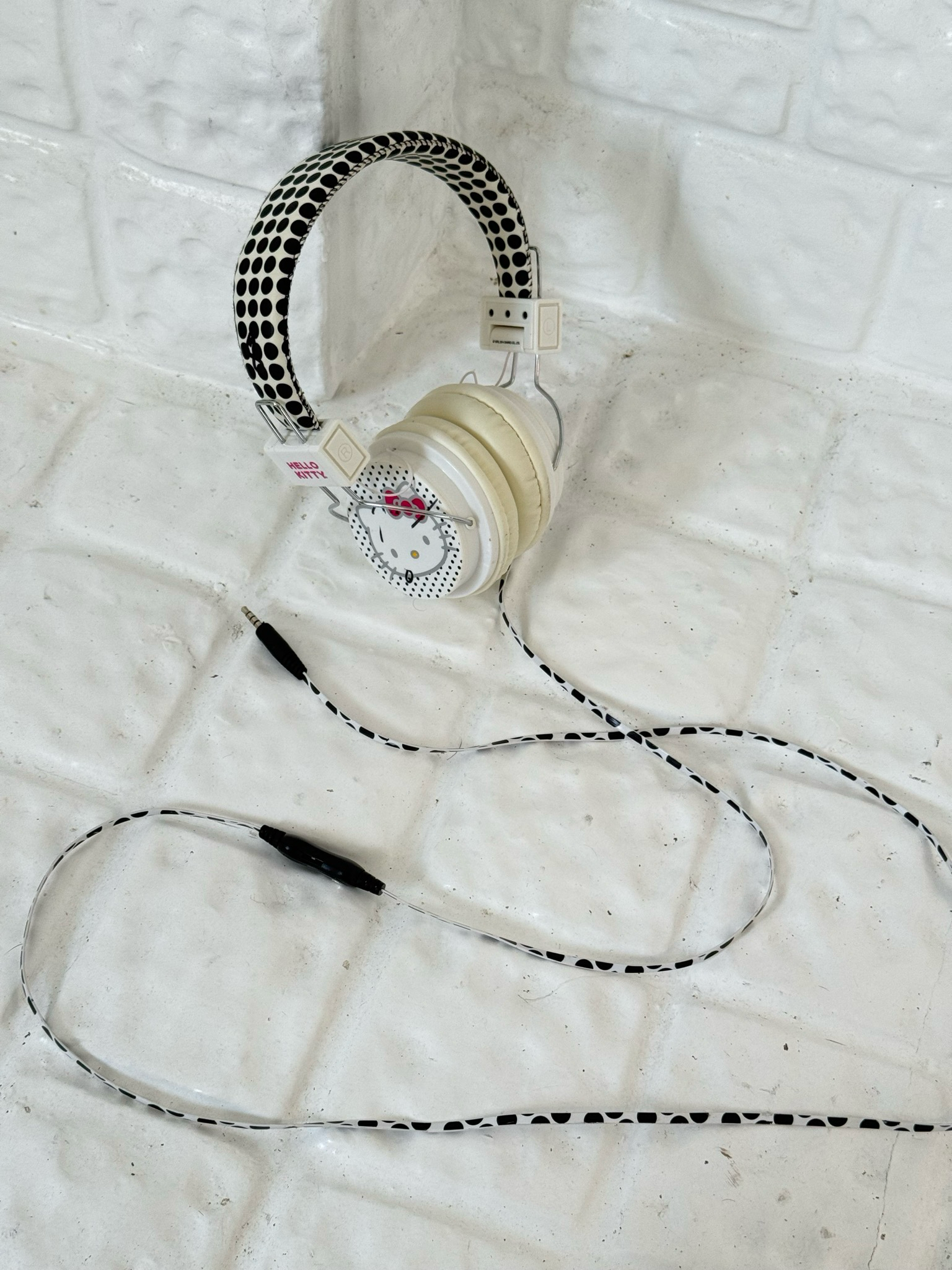 hello kitty headphones