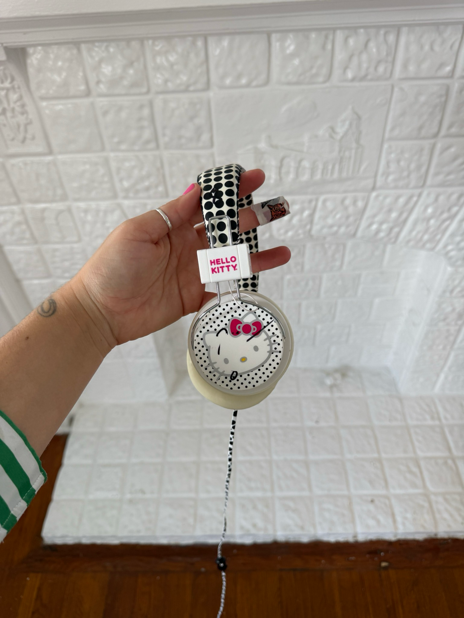 hello kitty headphones