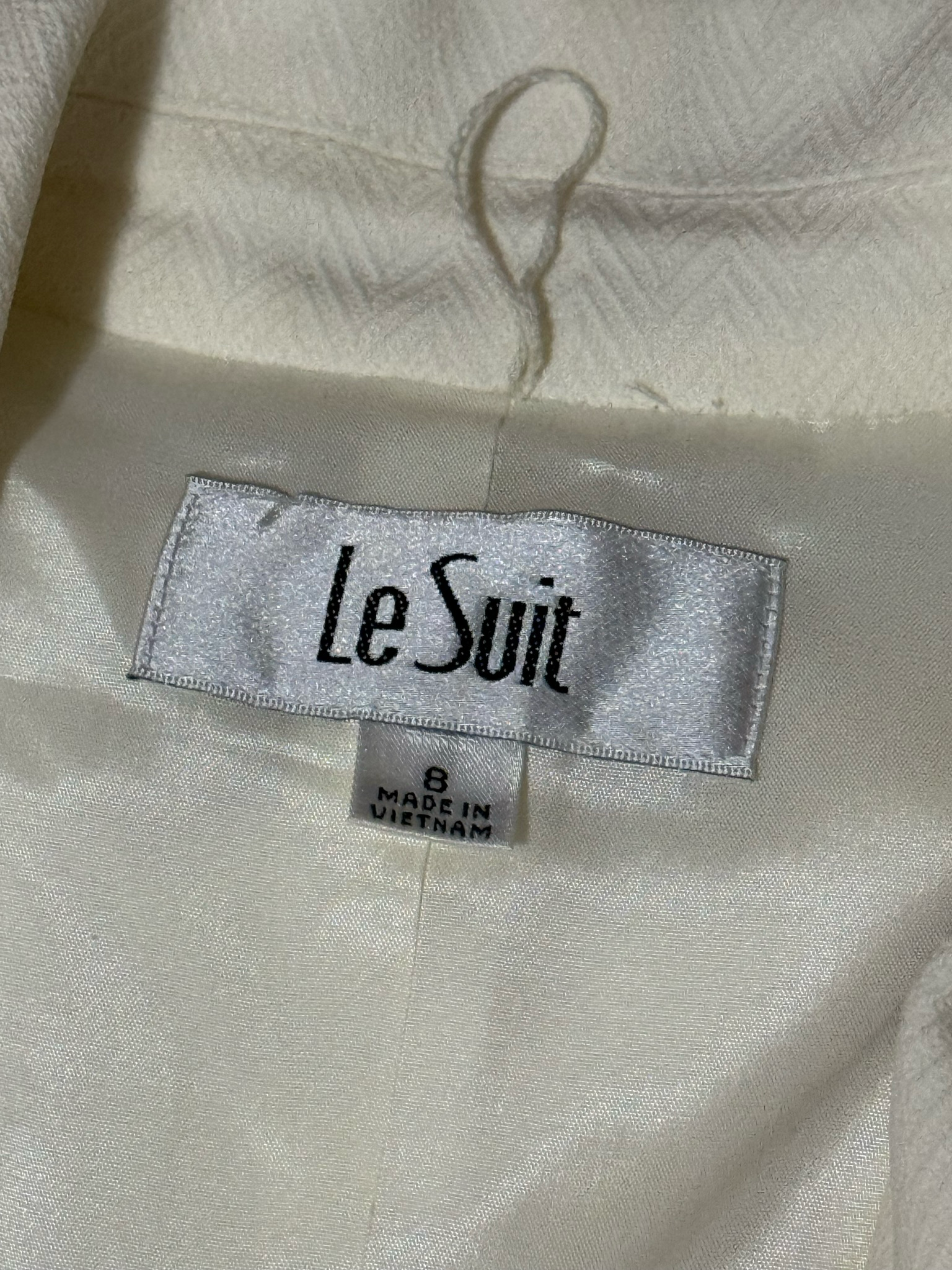 le suit cream suit set