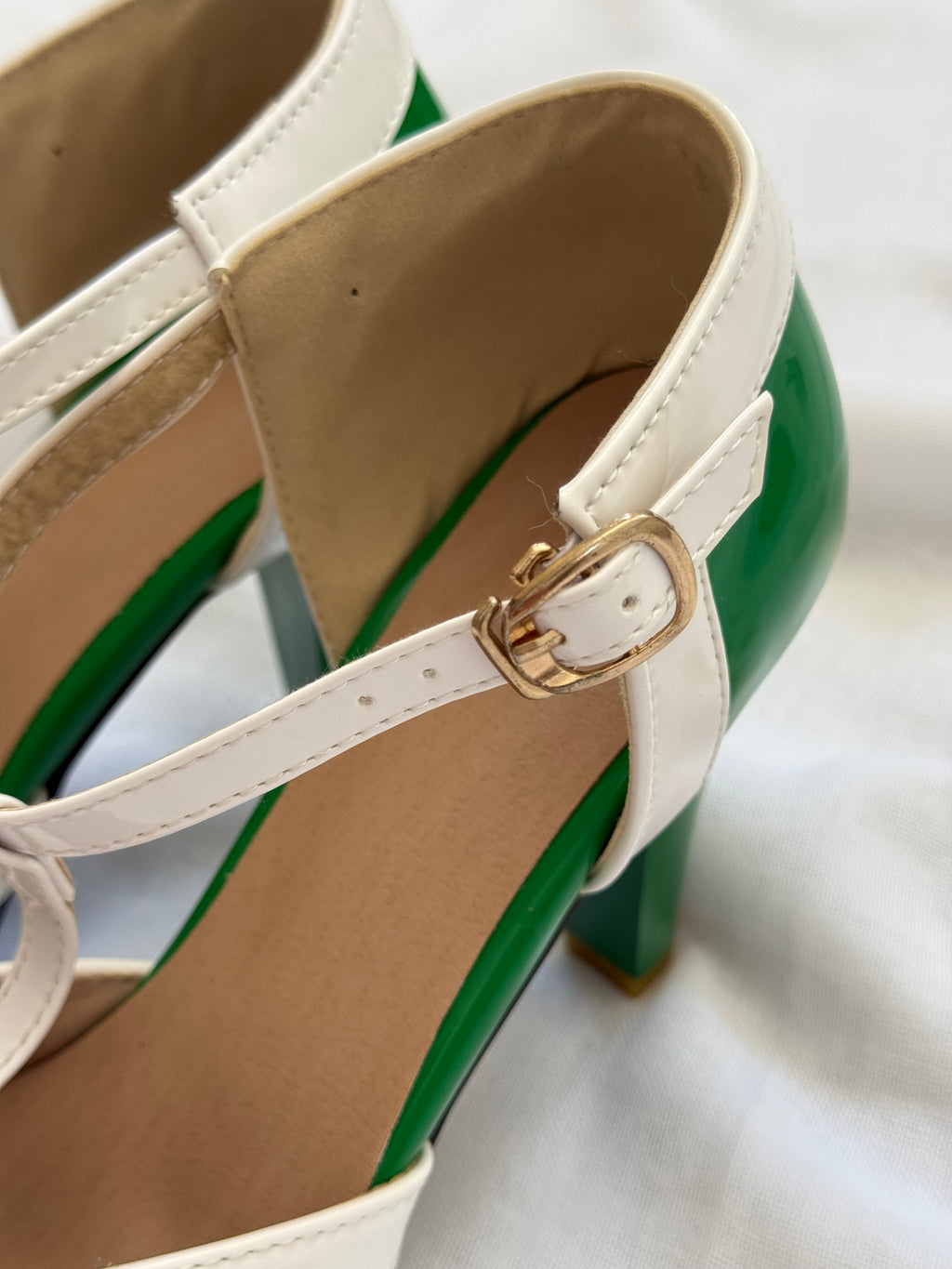 ✿ green bow pearl mary jane heels • (size 8)
