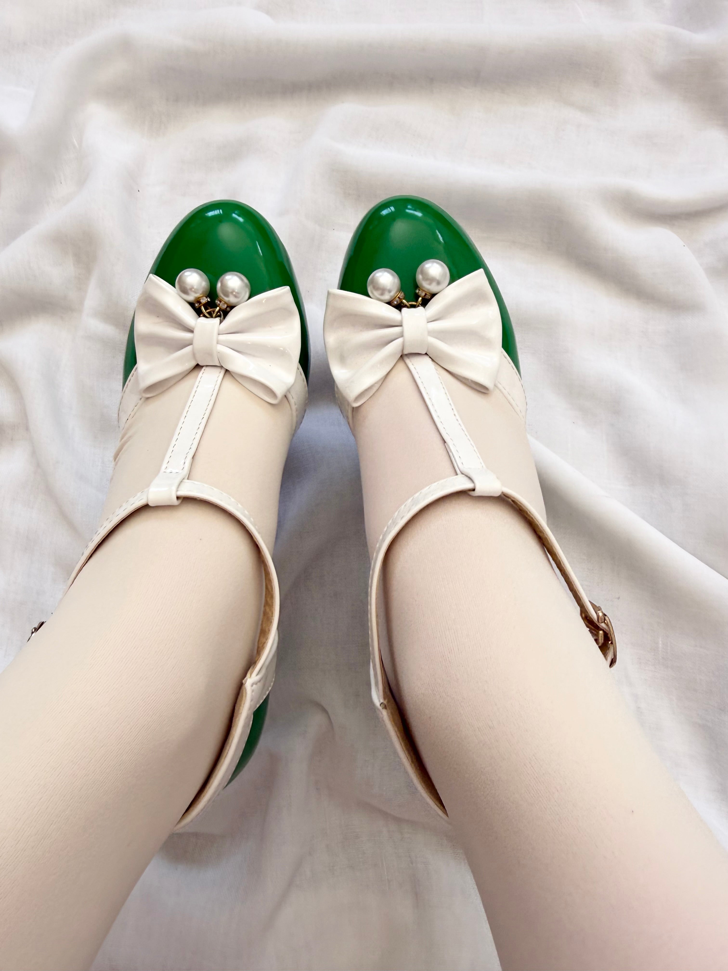 ✿ green bow pearl mary jane heels • (size 8)
