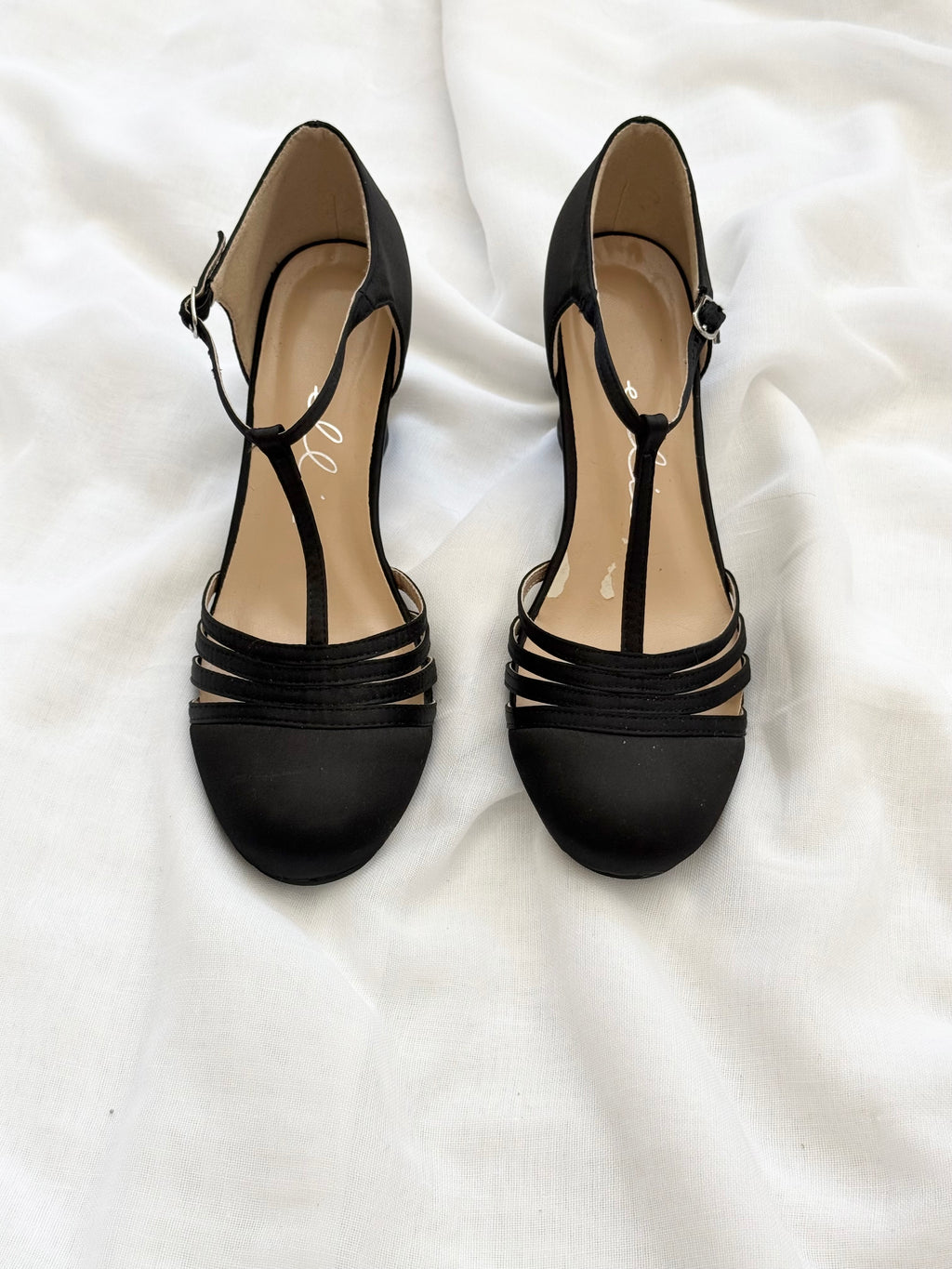 ✿ vintage 80s black t-strap kitten heels • (size 9)