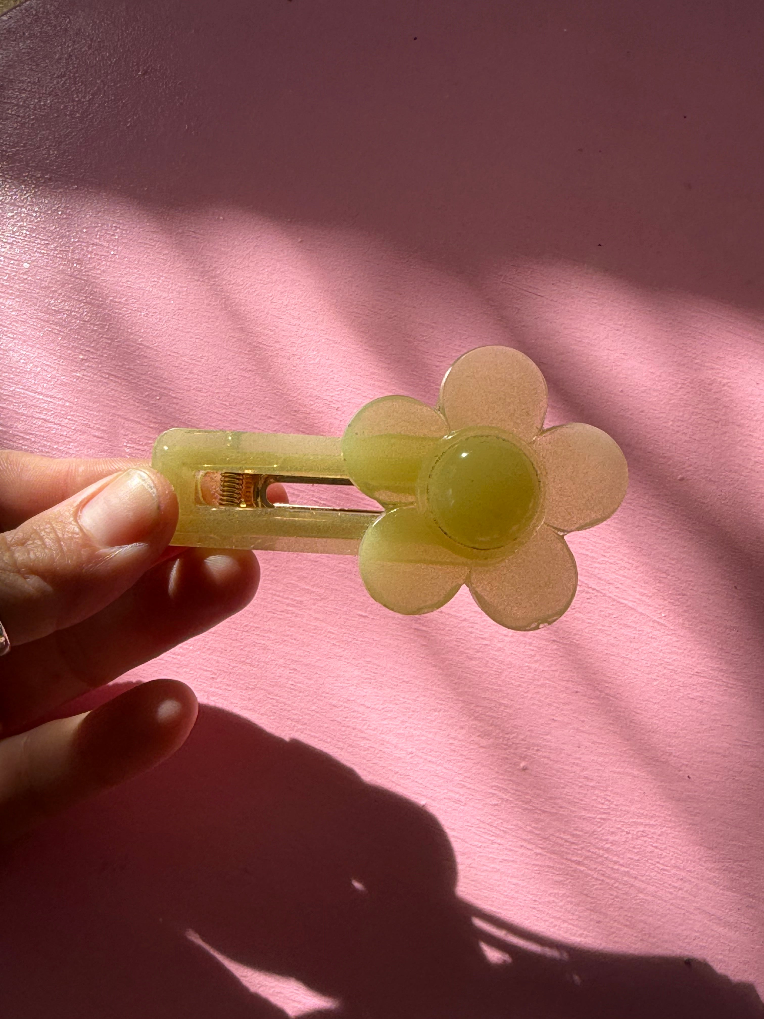 🌼 sheer lemon jelly flower hair clip 🌼