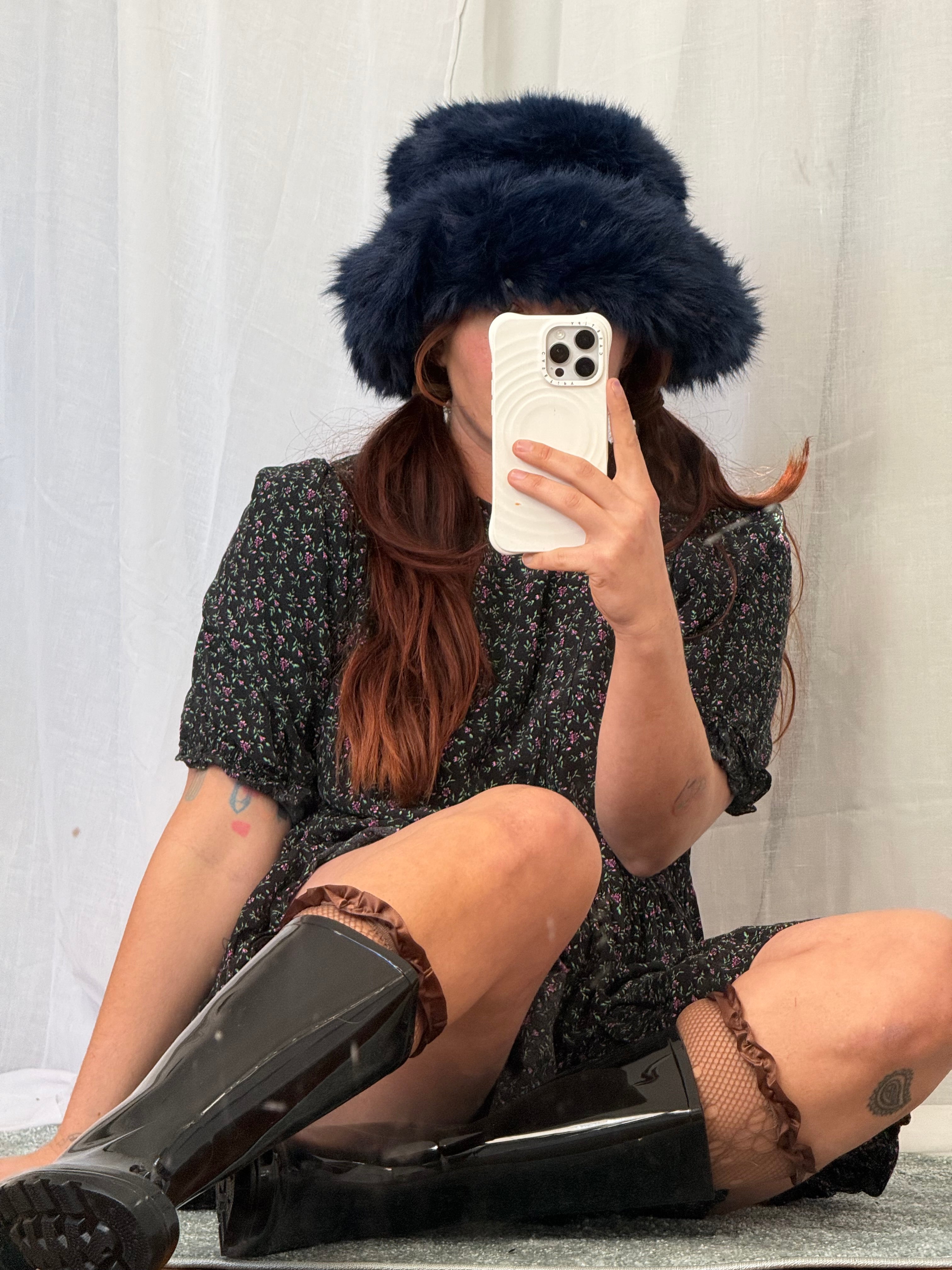 🖤 navy faux fur bucket hat