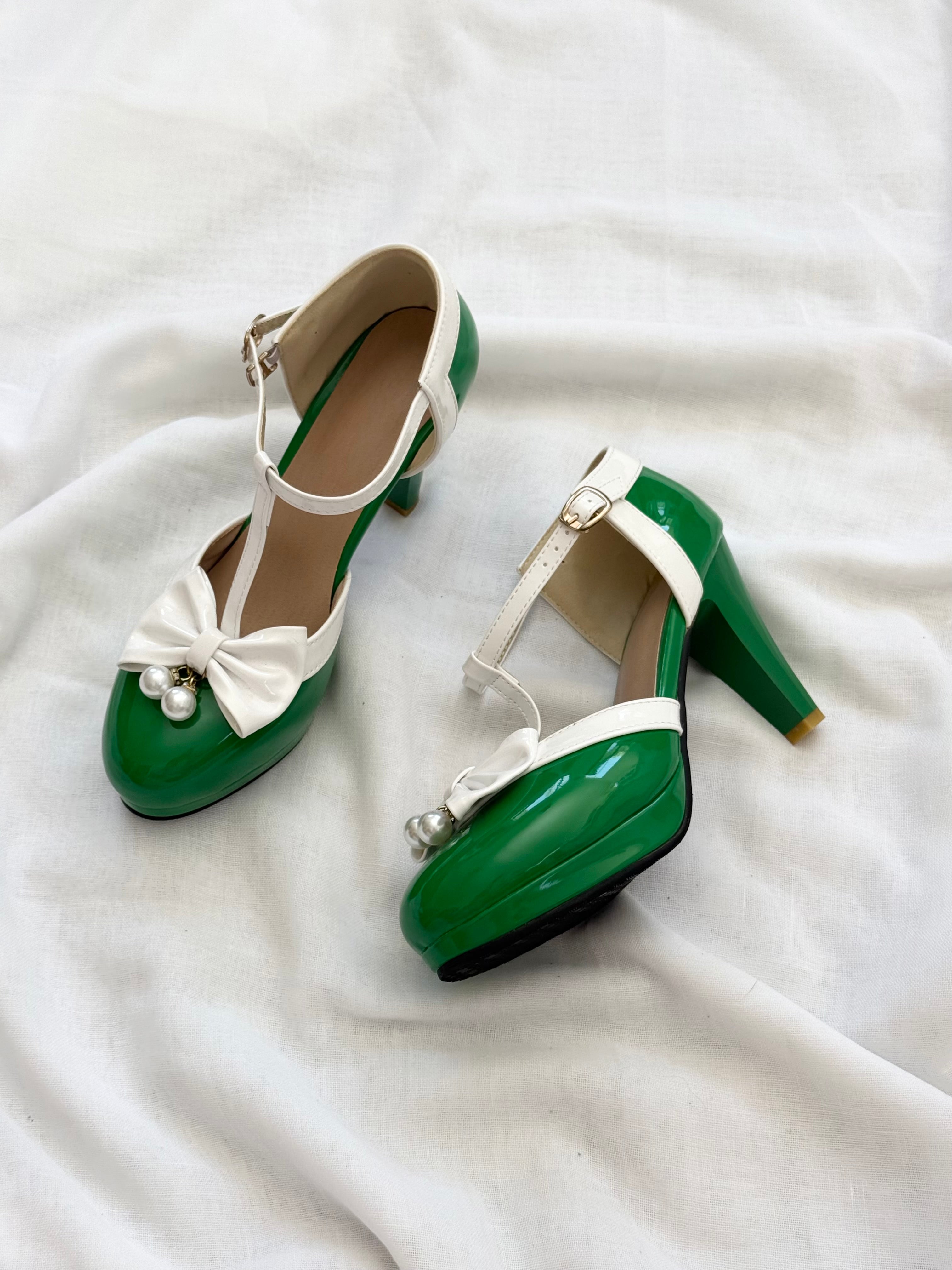 ✿ green bow pearl mary jane heels • (size 8)