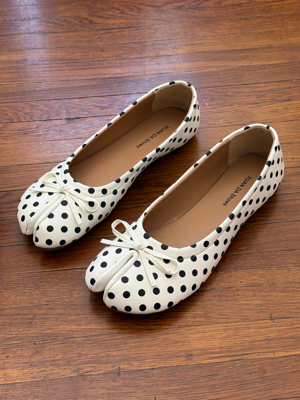 ✿ black and white polka dot tabi ballet flats (size 8.5)