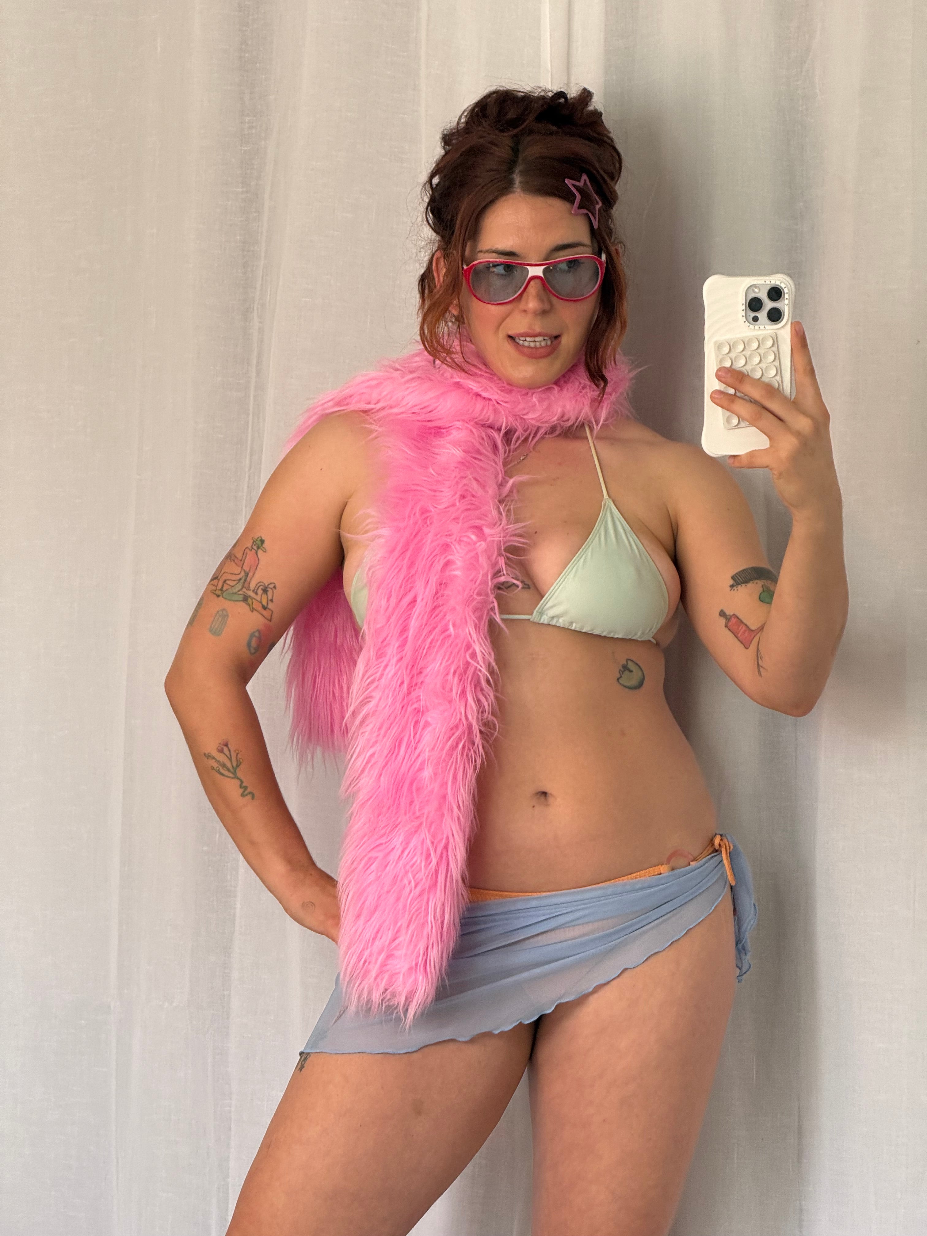 ˚｡⋆୨୧˚ hot pink faux fur scarf ˚୨୧⋆｡˚ ⋆