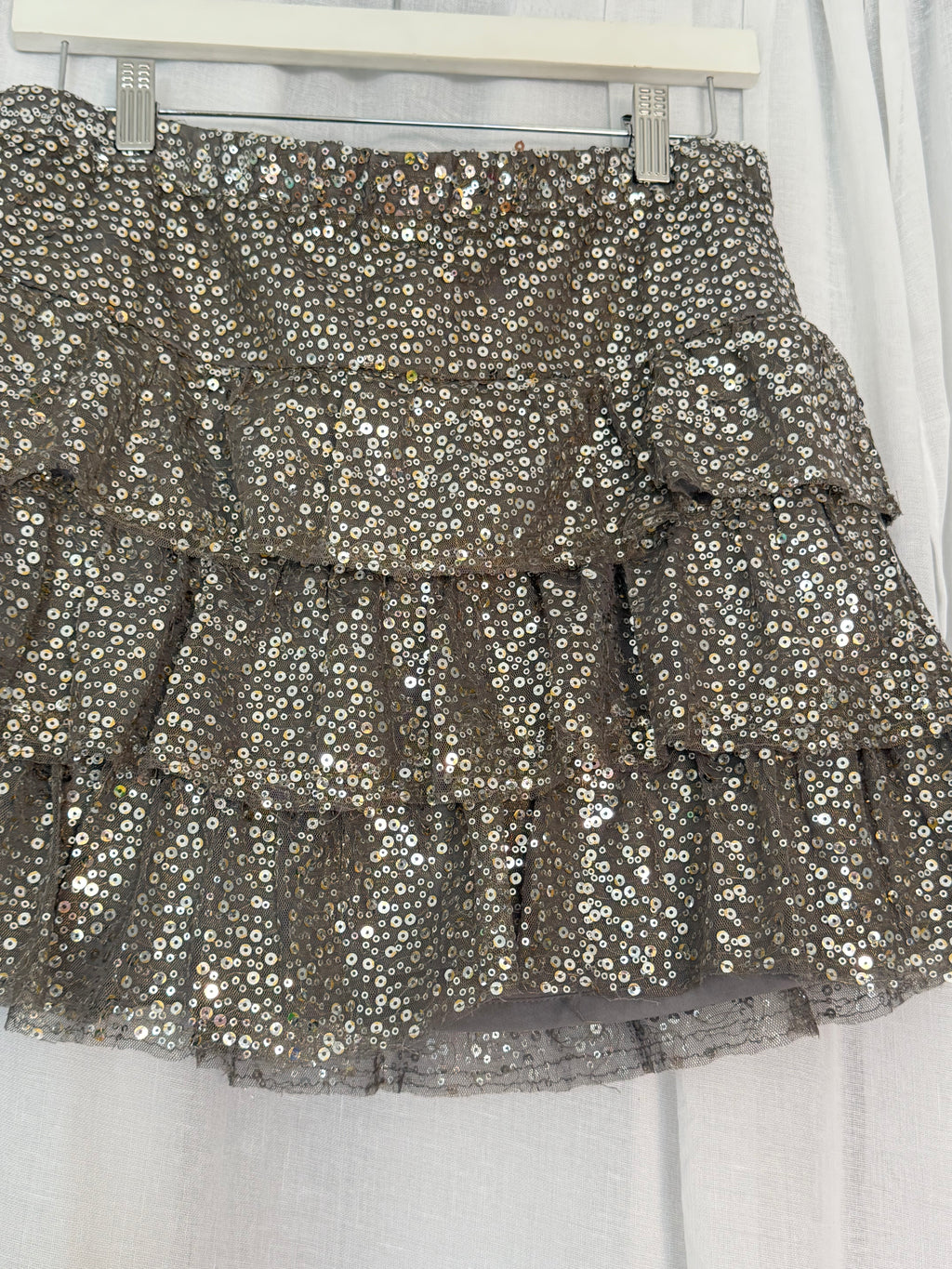 ✨ vintage express silver sequin ruffle mini skirt ✨
