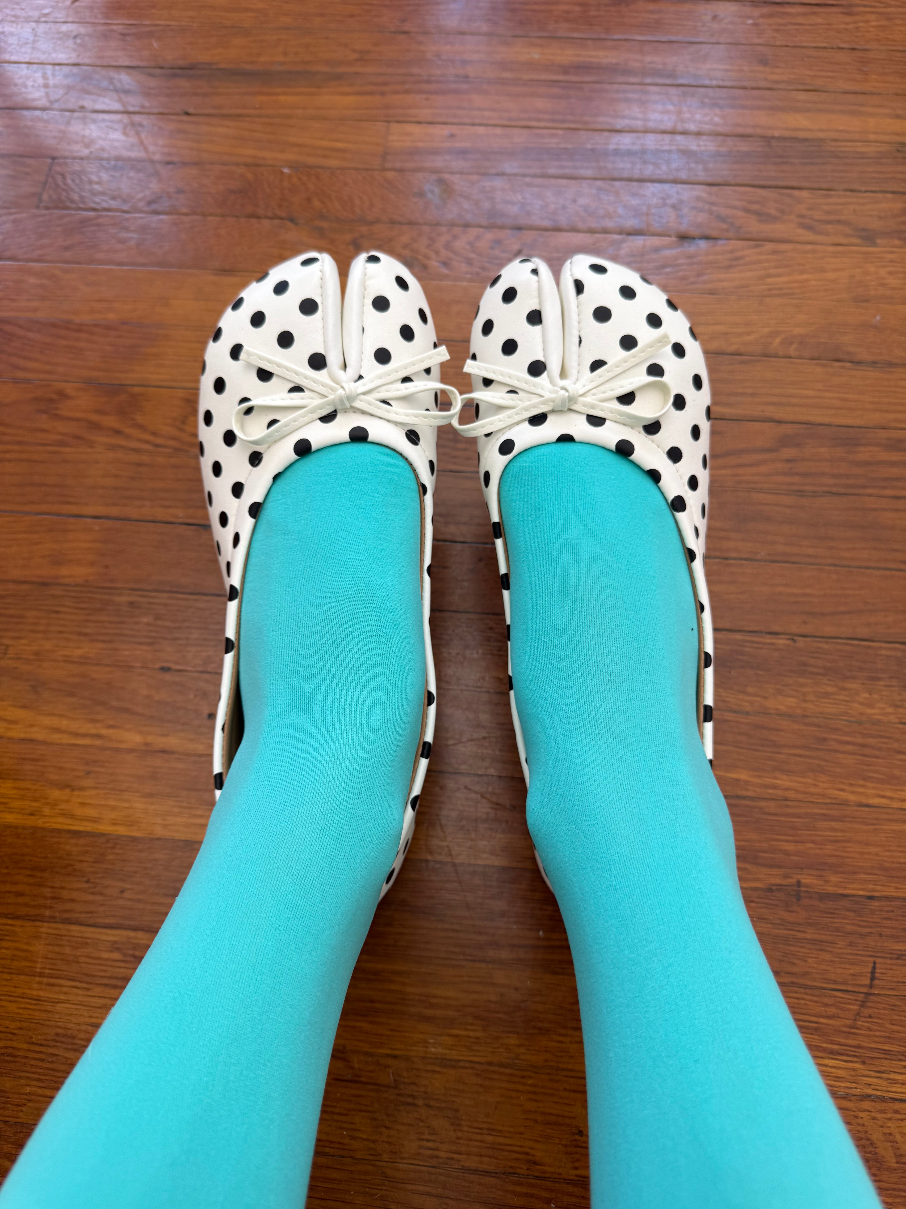 ✿ black and white polka dot tabi ballet flats (size 8.5)
