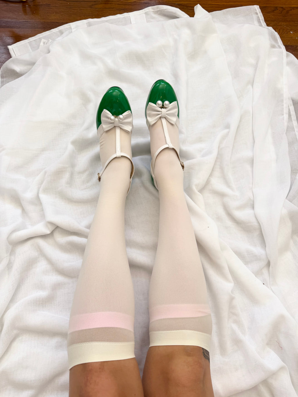 ✿ cream sheer knee high socks •