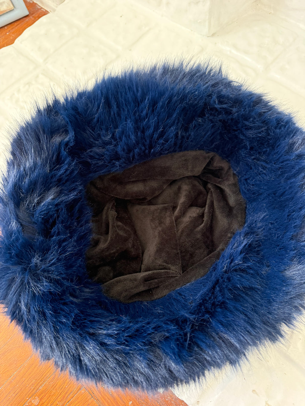 🖤 navy faux fur bucket hat
