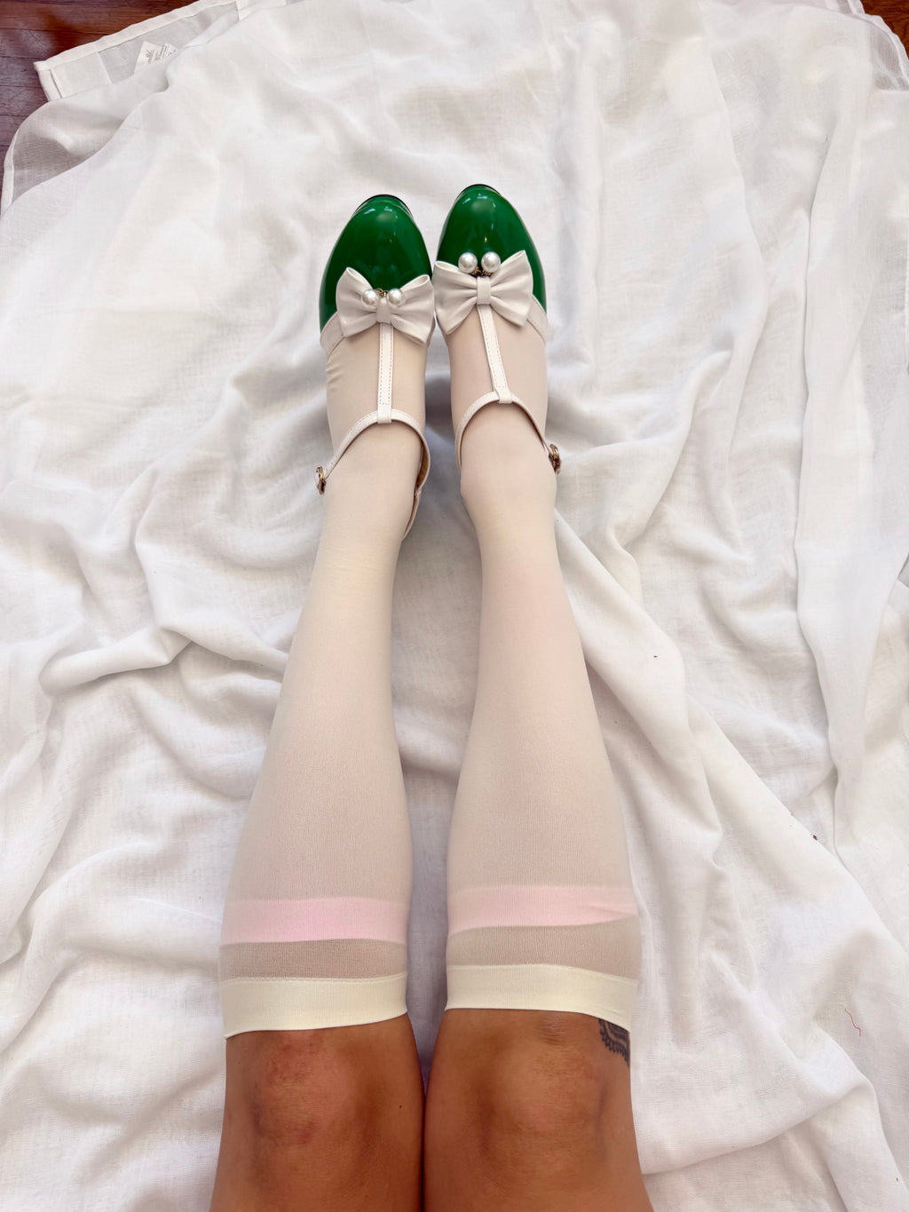 ✿ green bow pearl mary jane heels • (size 8)