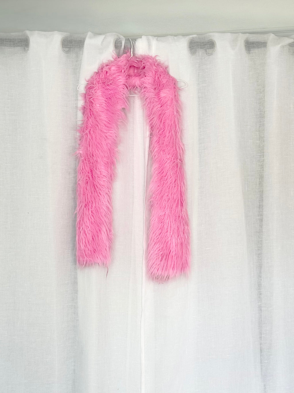˚｡⋆୨୧˚ hot pink faux fur scarf ˚୨୧⋆｡˚ ⋆