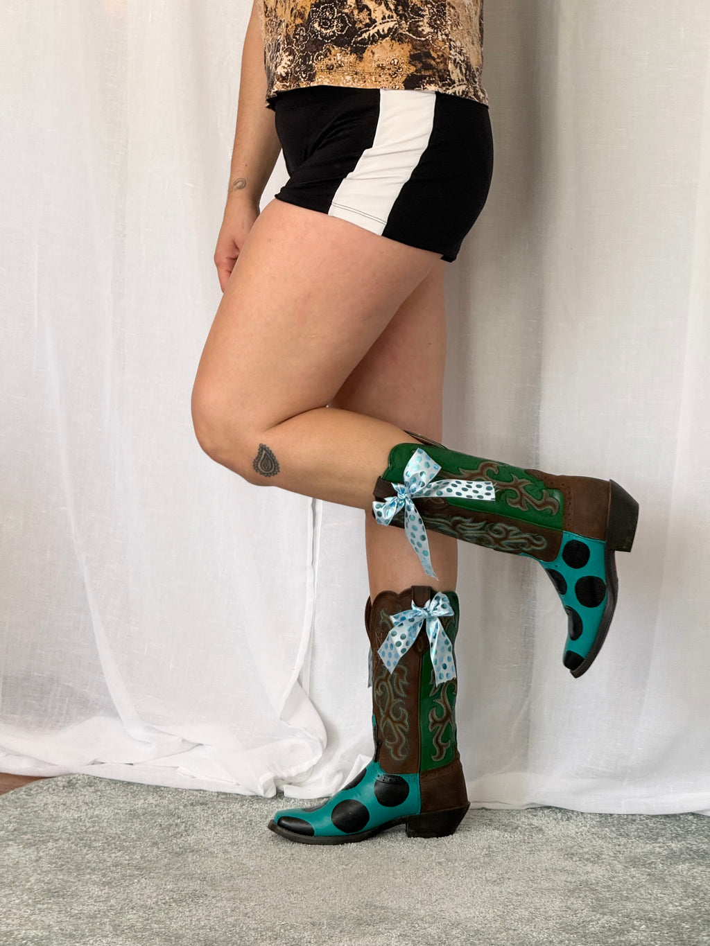 ✿ ⋆｡ hand painted polka dot cowboy boots ⋆｡✿ (size 7)