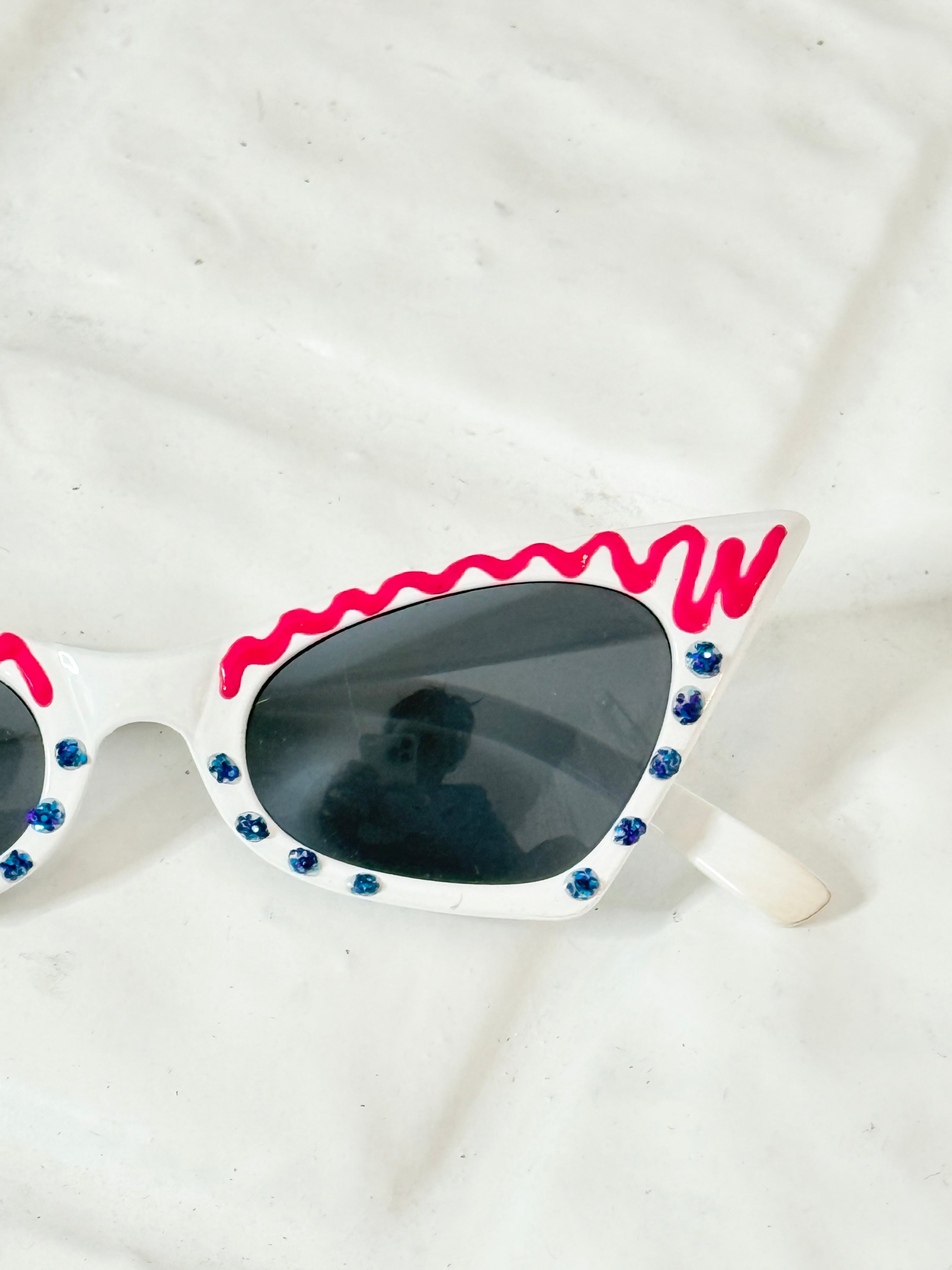 ⋆｡°✩ hand painted y2k rhinestone cat eye sunglasses ✩°｡⋆