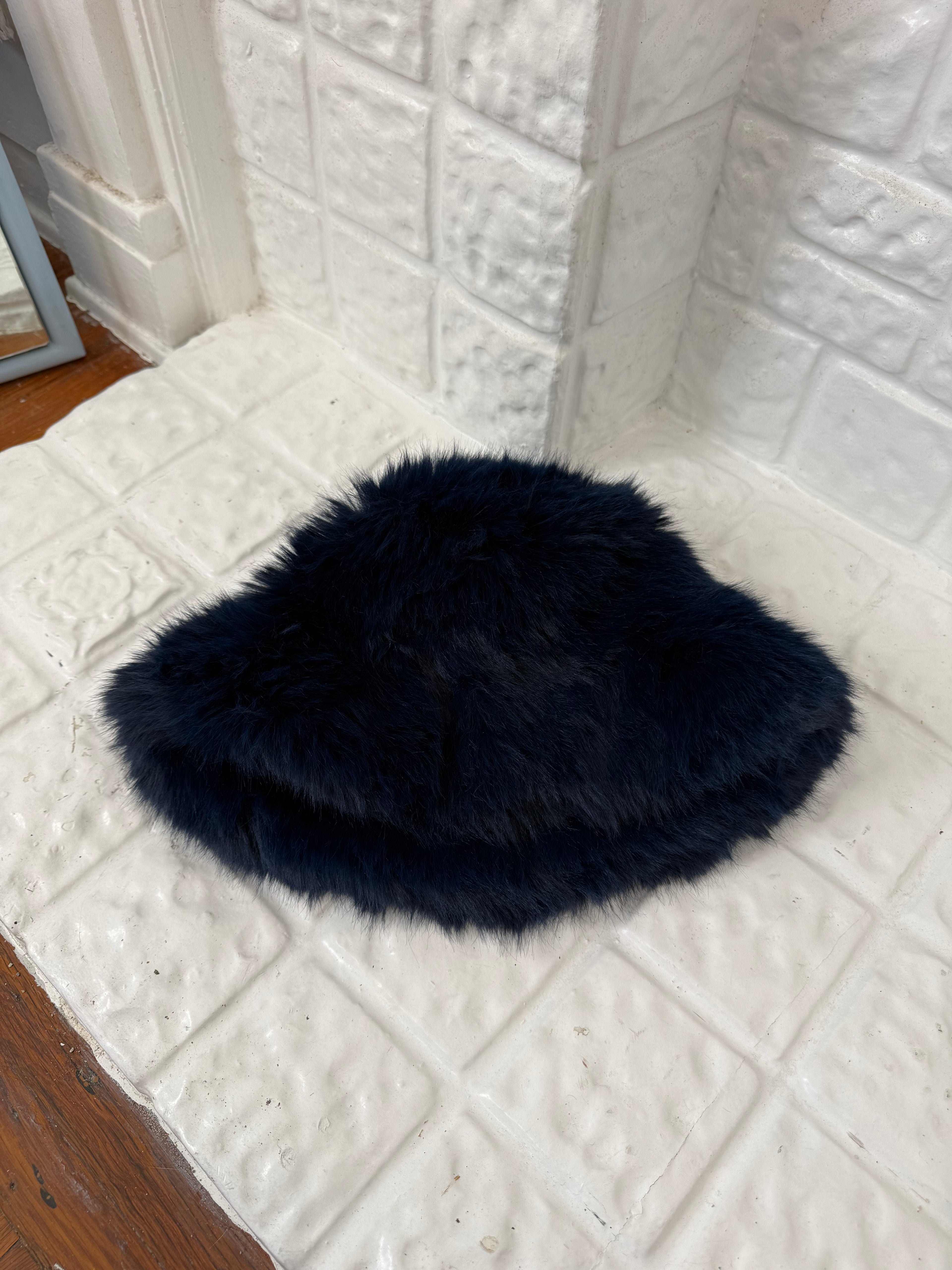 🖤 navy faux fur bucket hat