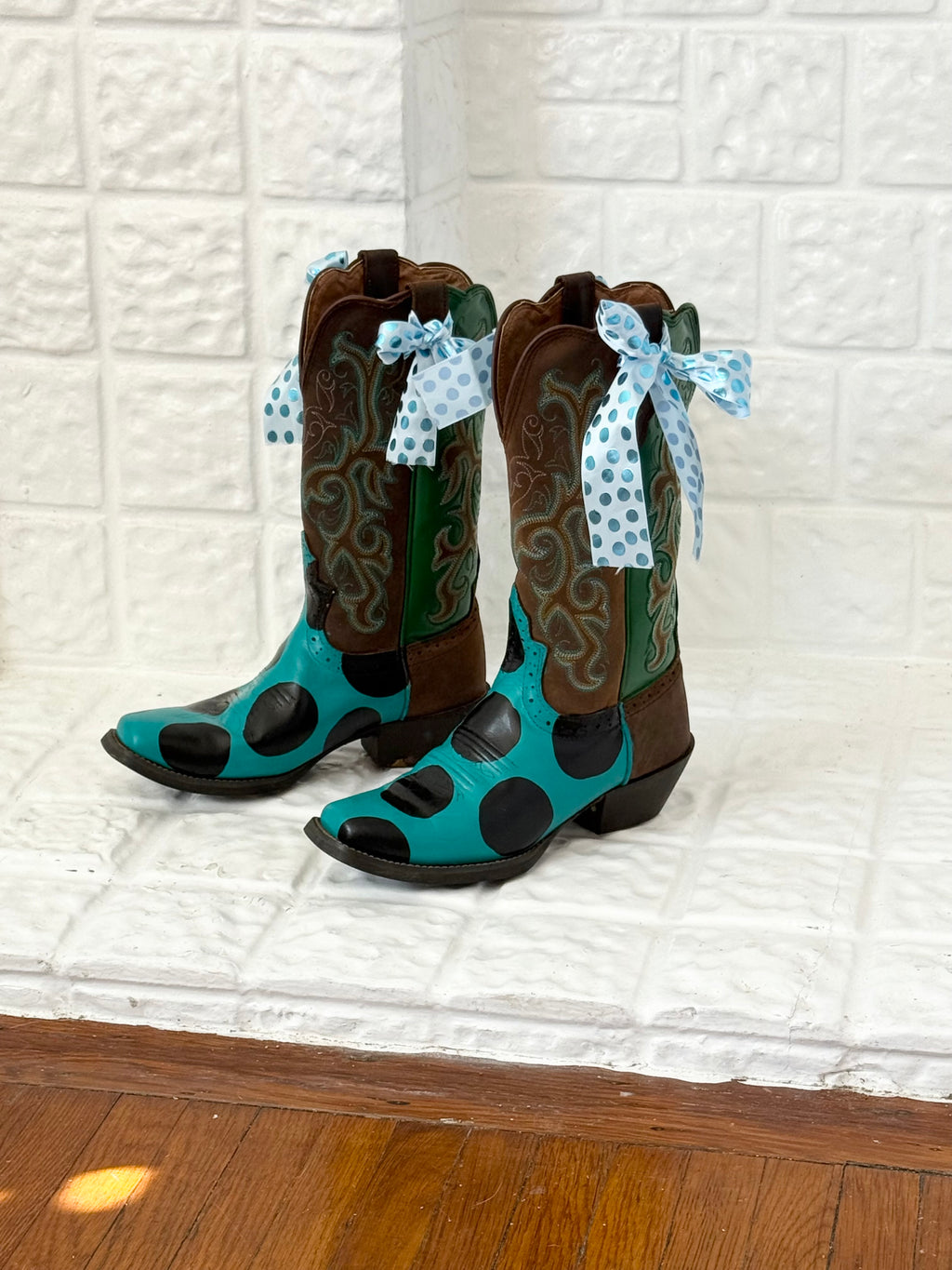 ✿ ⋆｡ hand painted polka dot cowboy boots ⋆｡✿ (size 7)