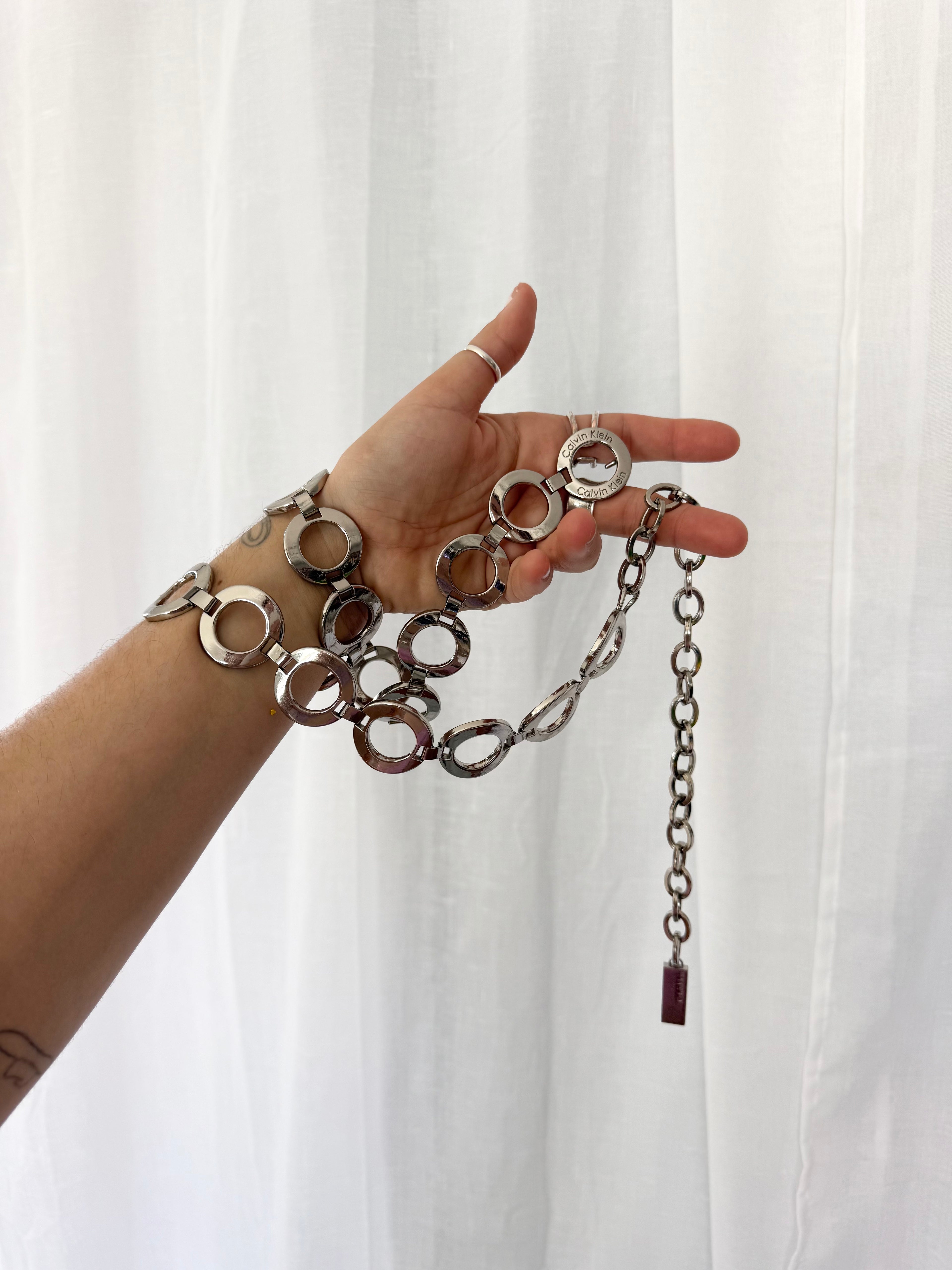 ✦ Calvin Klein chunky chain belt