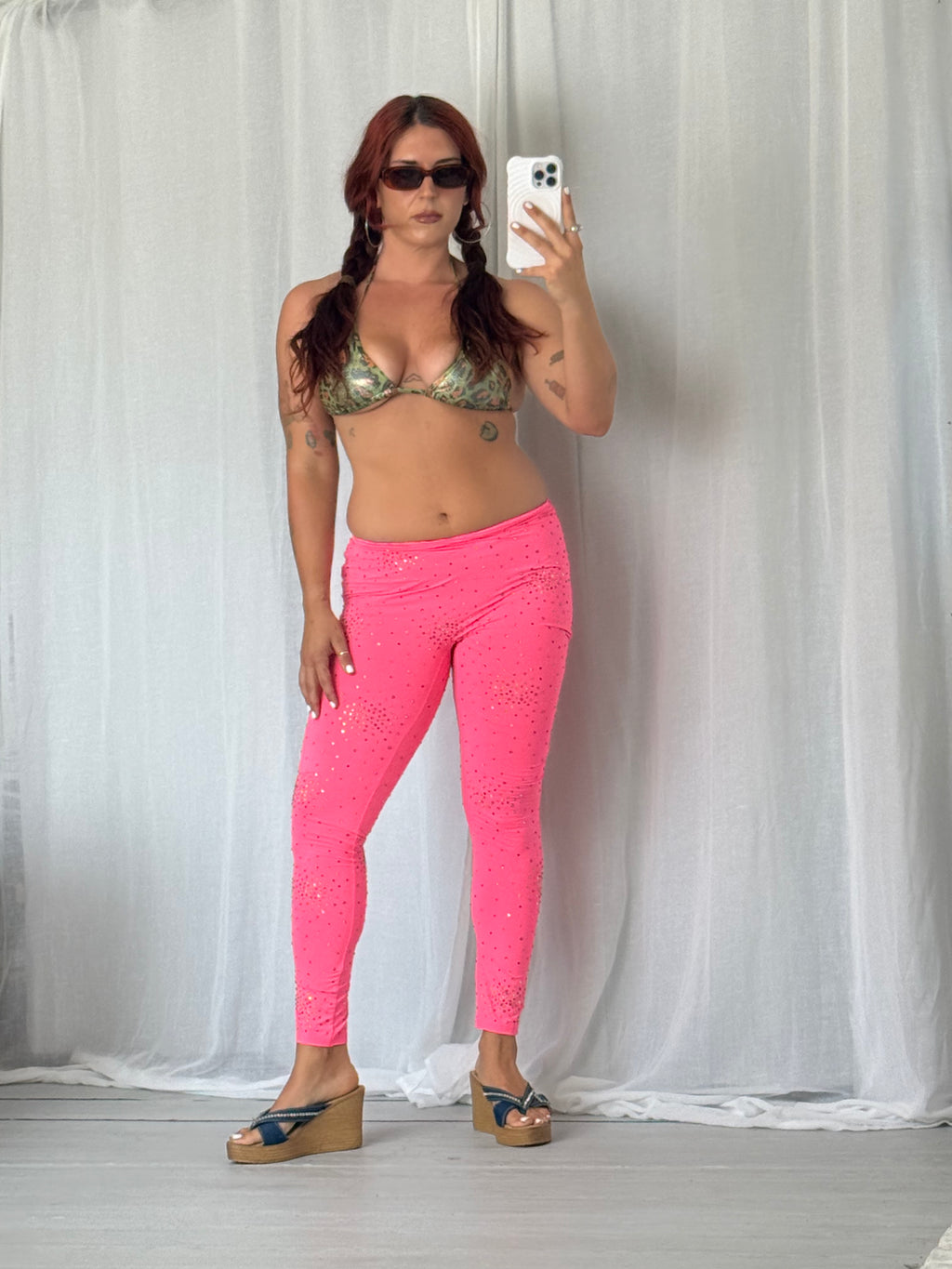 ˙⟡ neon pink rhinestone leggings ⟡˙⋆