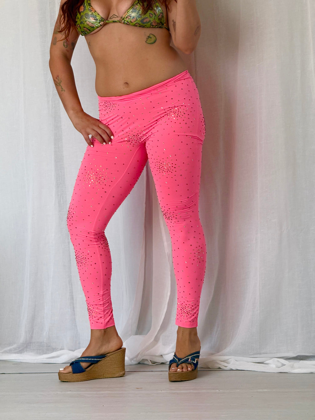 ˙⟡ neon pink rhinestone leggings ⟡˙⋆