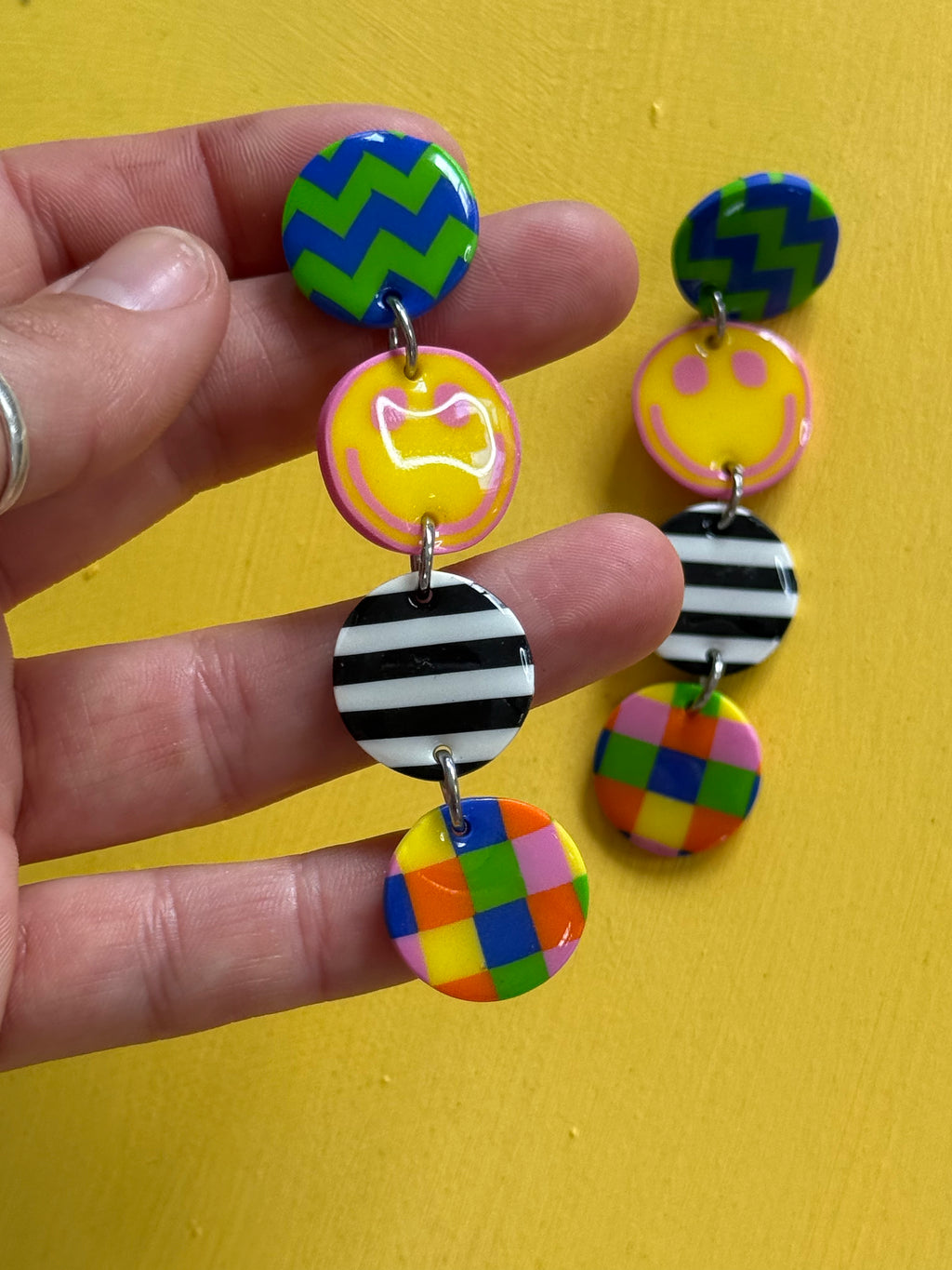 ✧ 𓆩☻𓆪 colorful smiley drop earrings