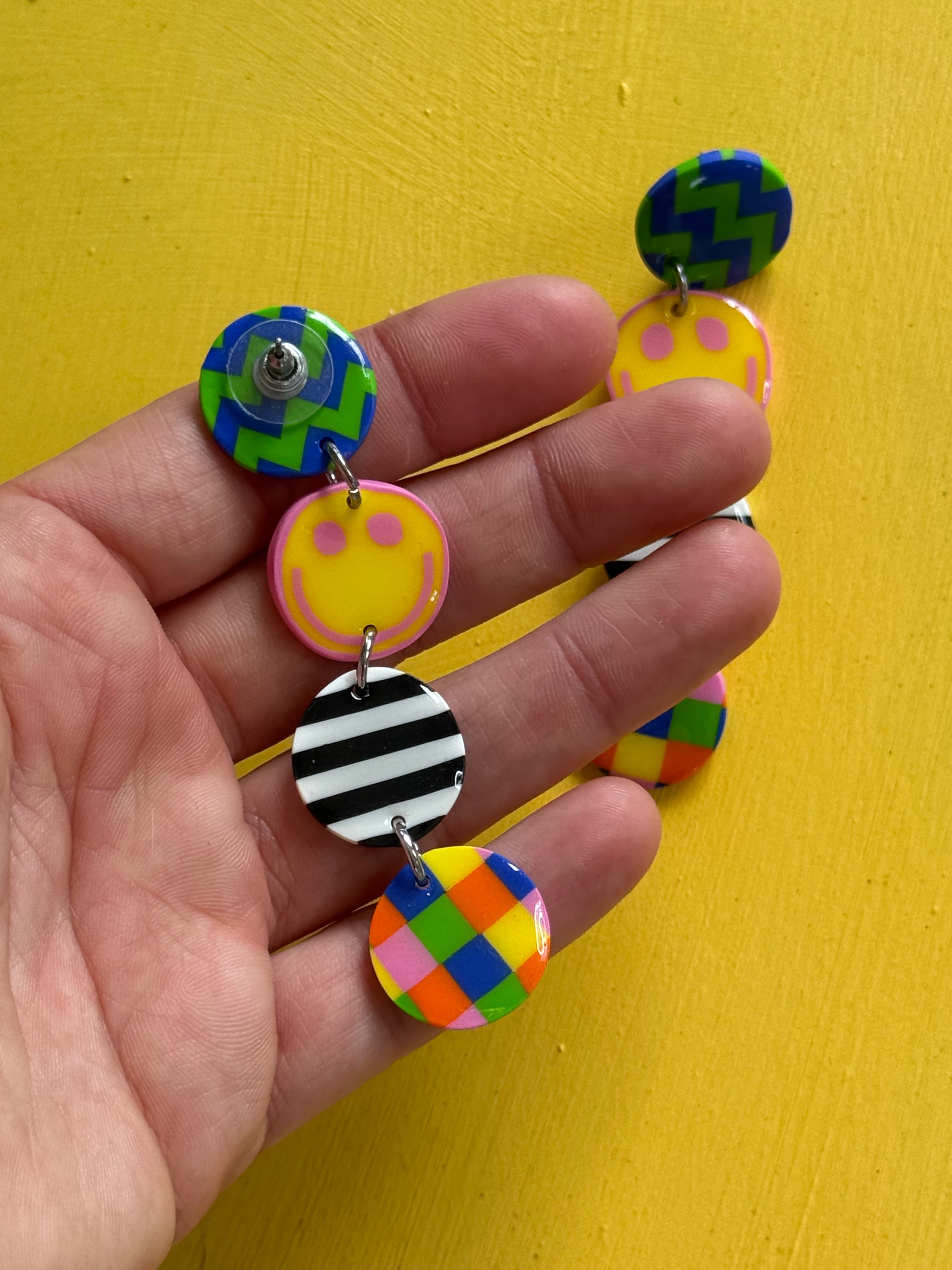 ✧ 𓆩☻𓆪 colorful smiley drop earrings