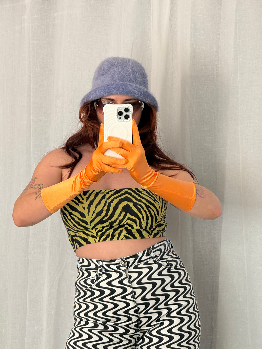 ⋆｡˚✧ orange satin mini gloves ✧˚｡⋆