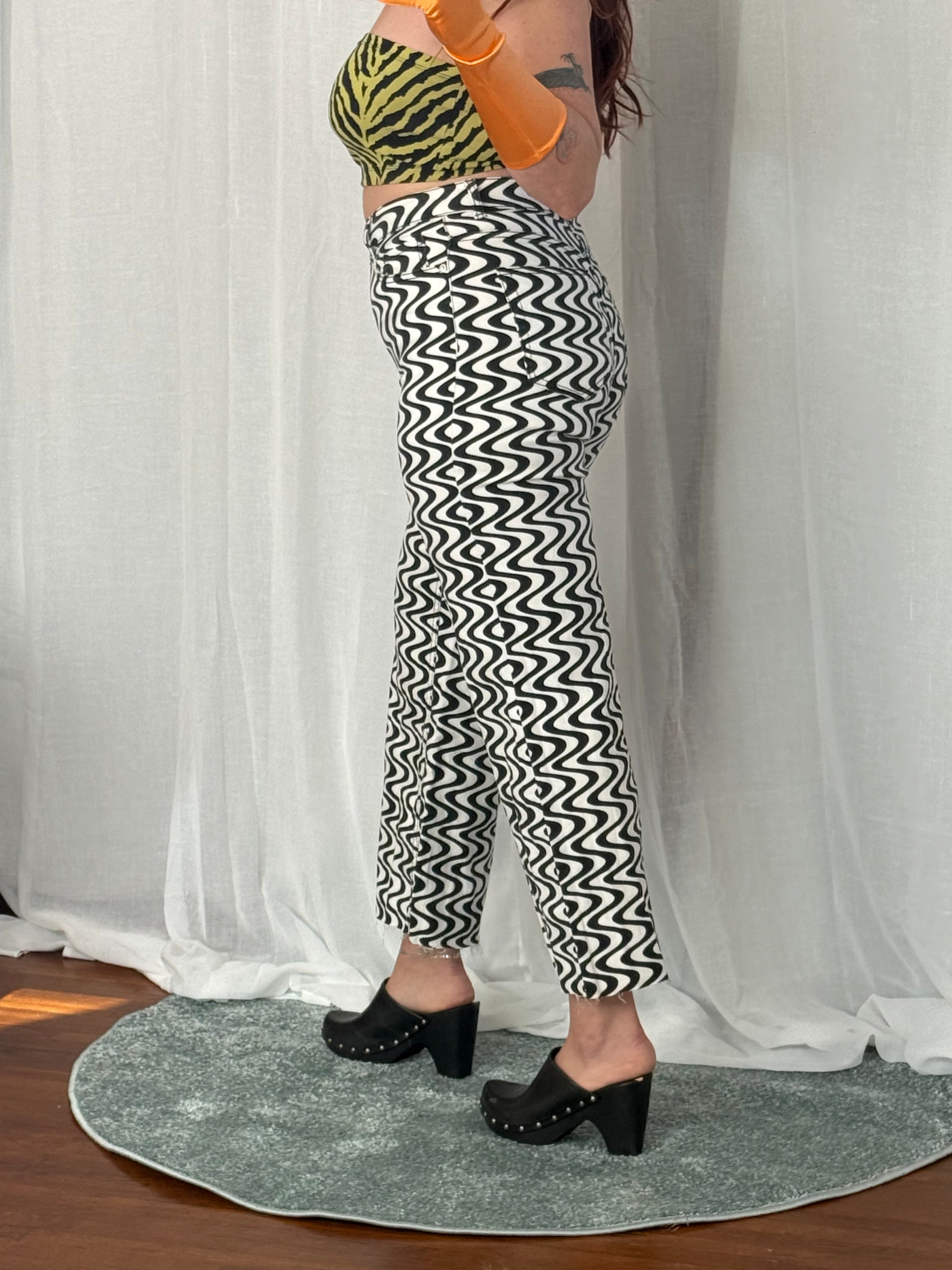 squiggly straight leg pants