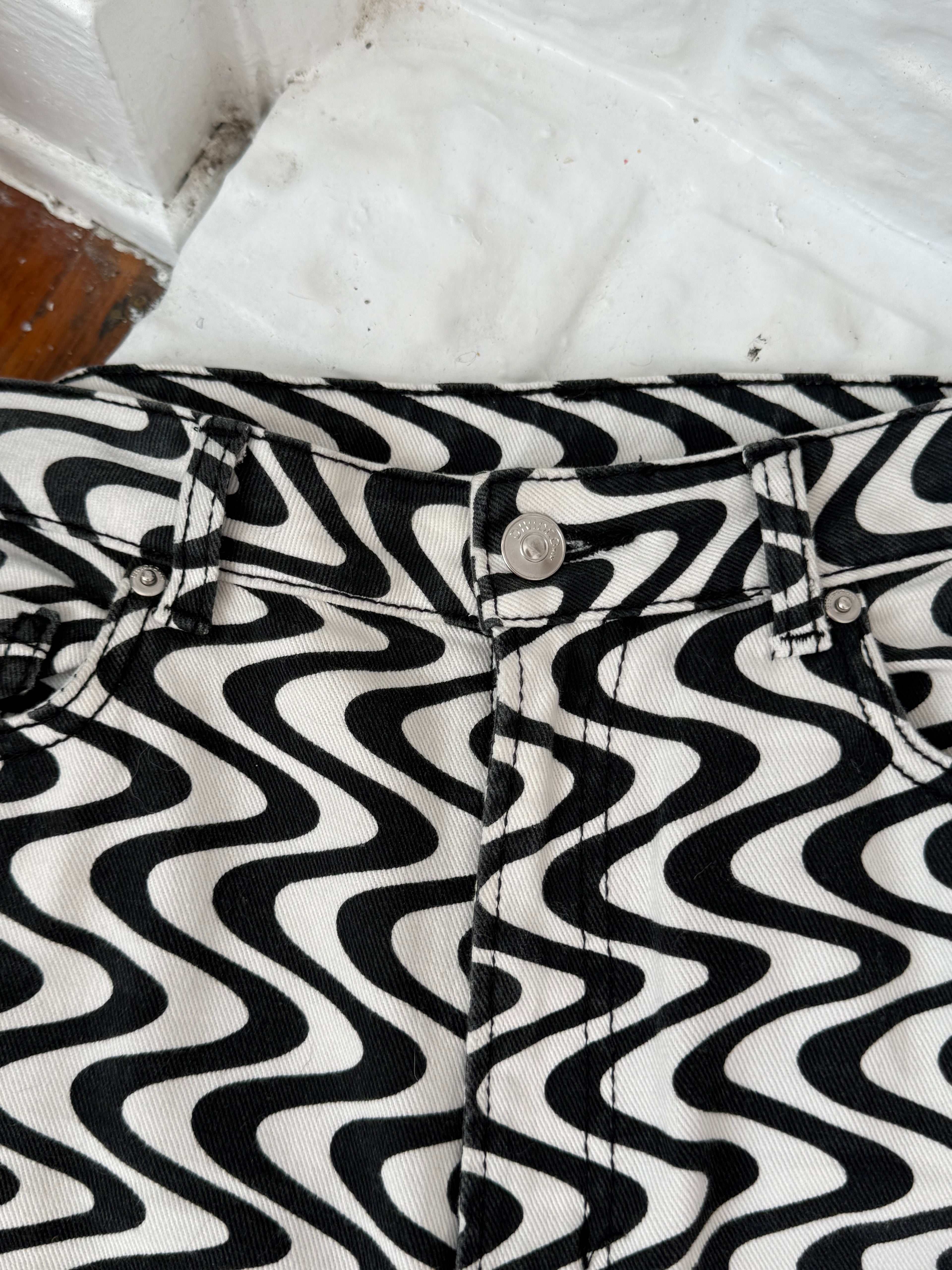 squiggly straight leg pants