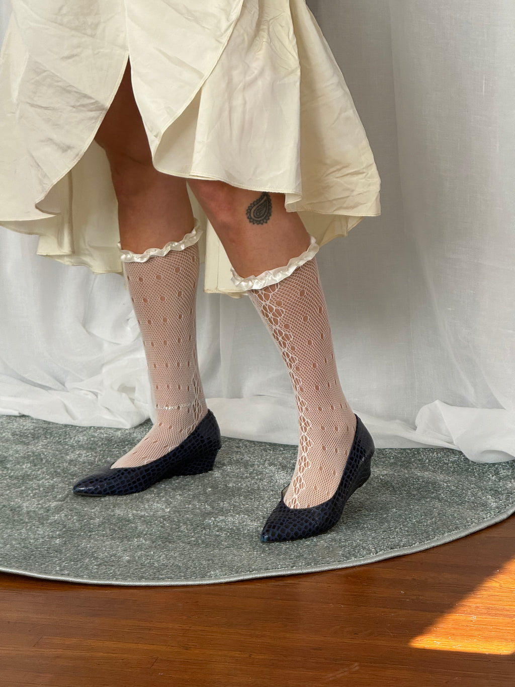 ✿ ruffled lace knee socks ✿