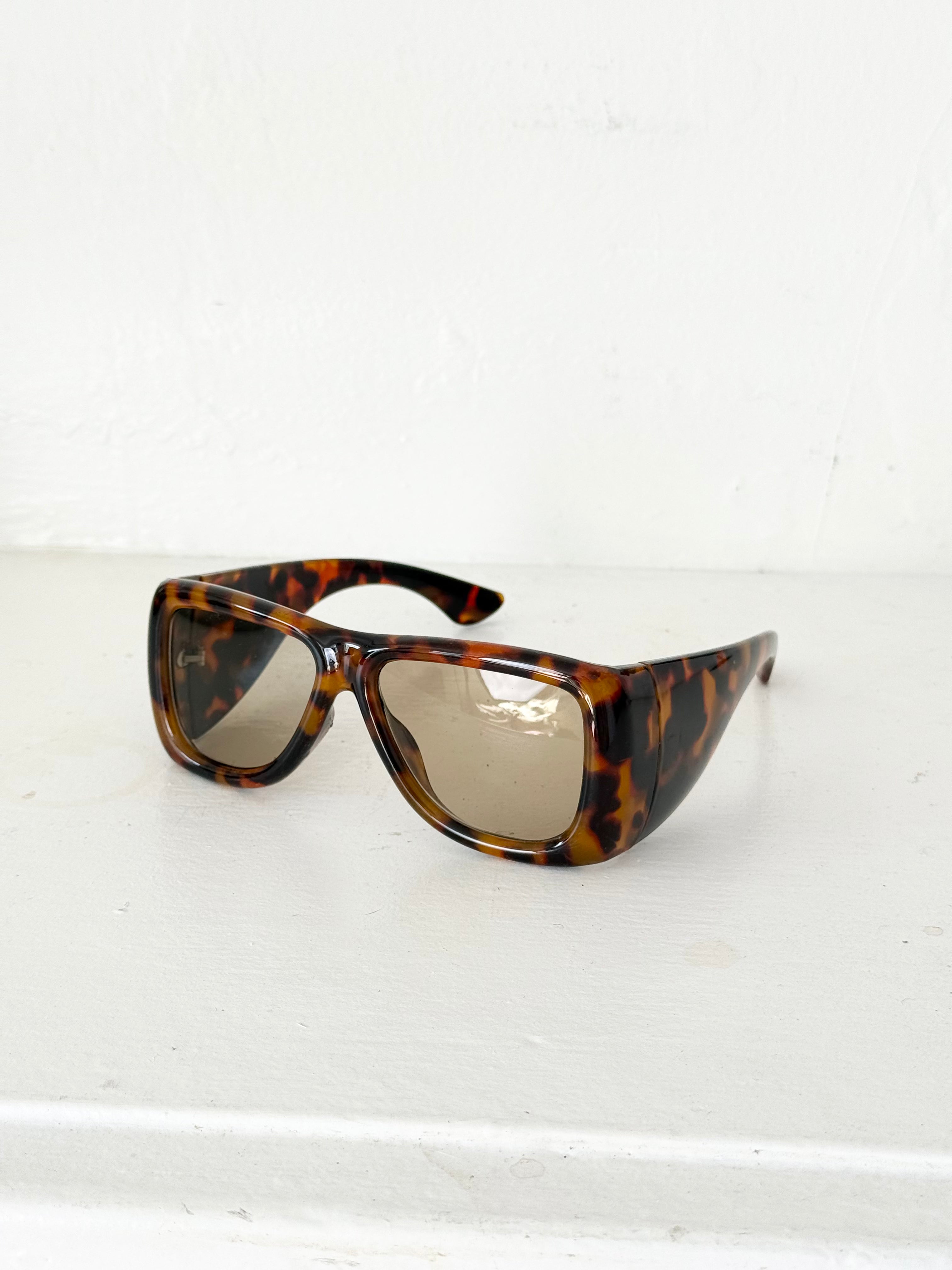 ✦ oversized tortoise shield sunglasses ✦