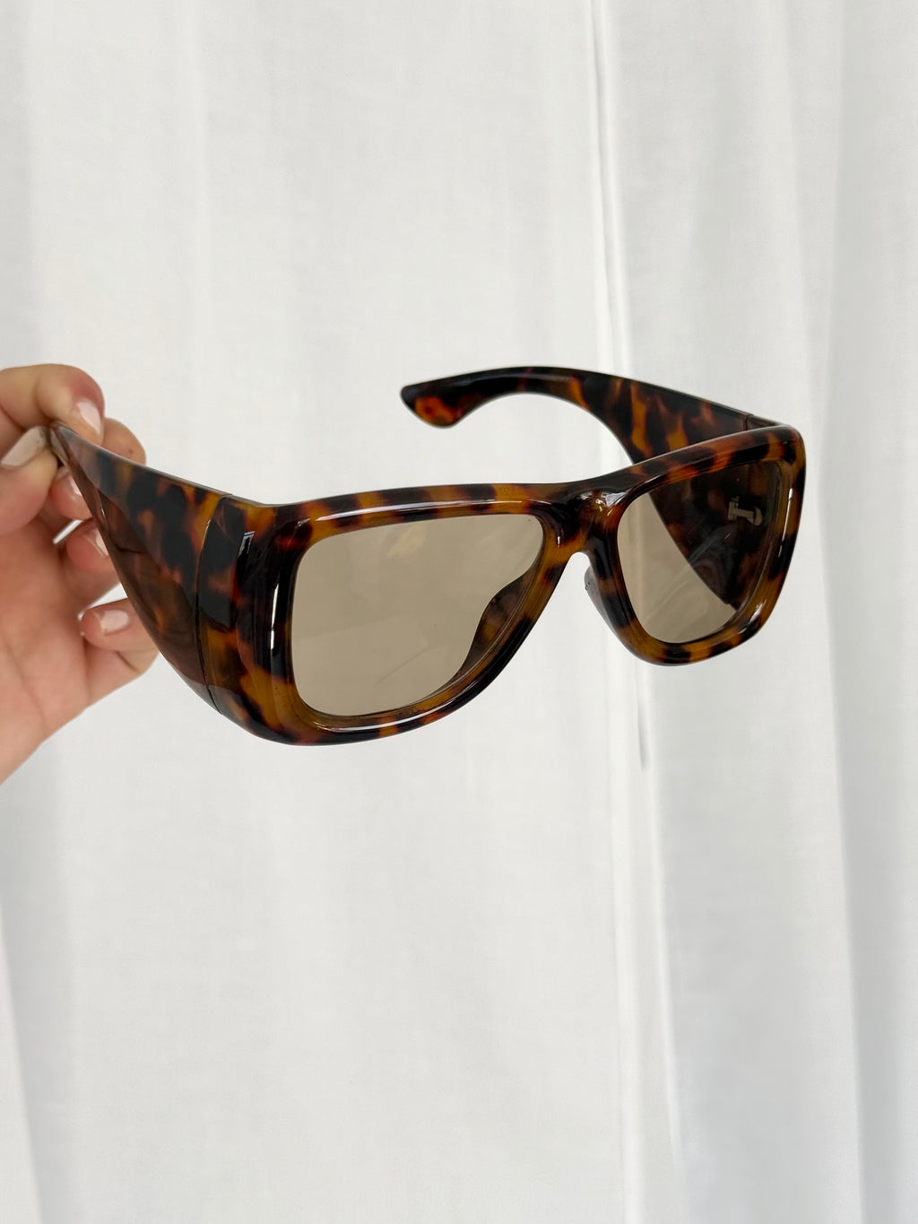 ✦ oversized tortoise shield sunglasses ✦
