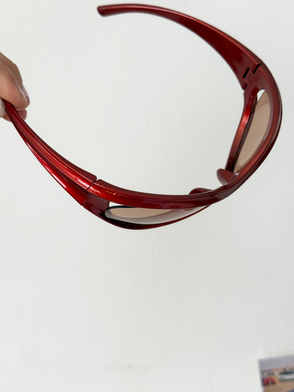 red wraparound oval sunglasses ✧