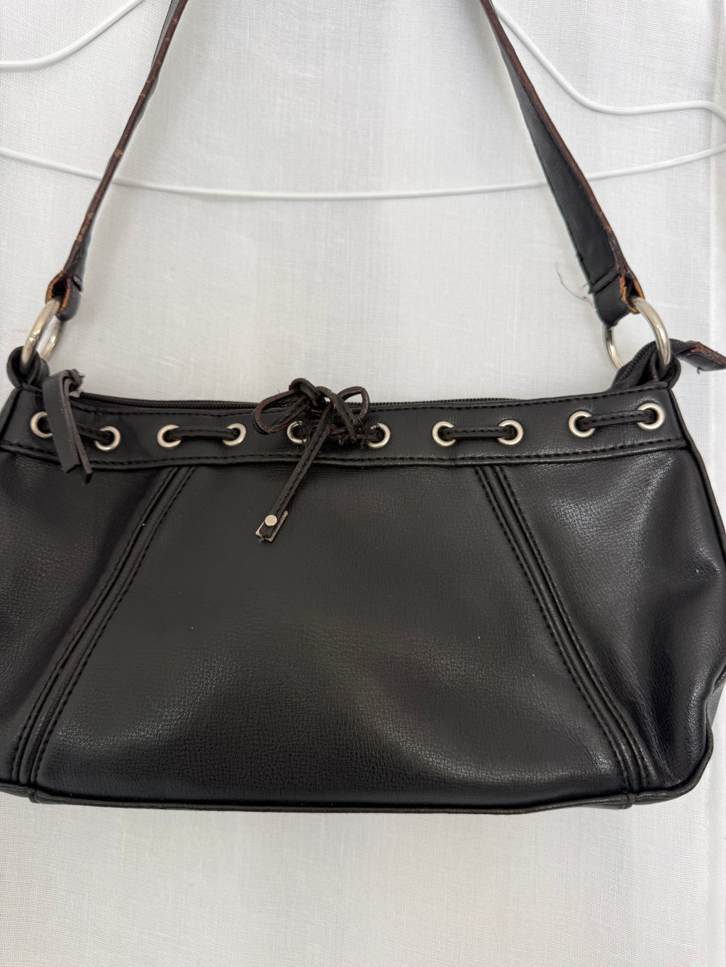 y2k black grommet shoulder bag ⋆
