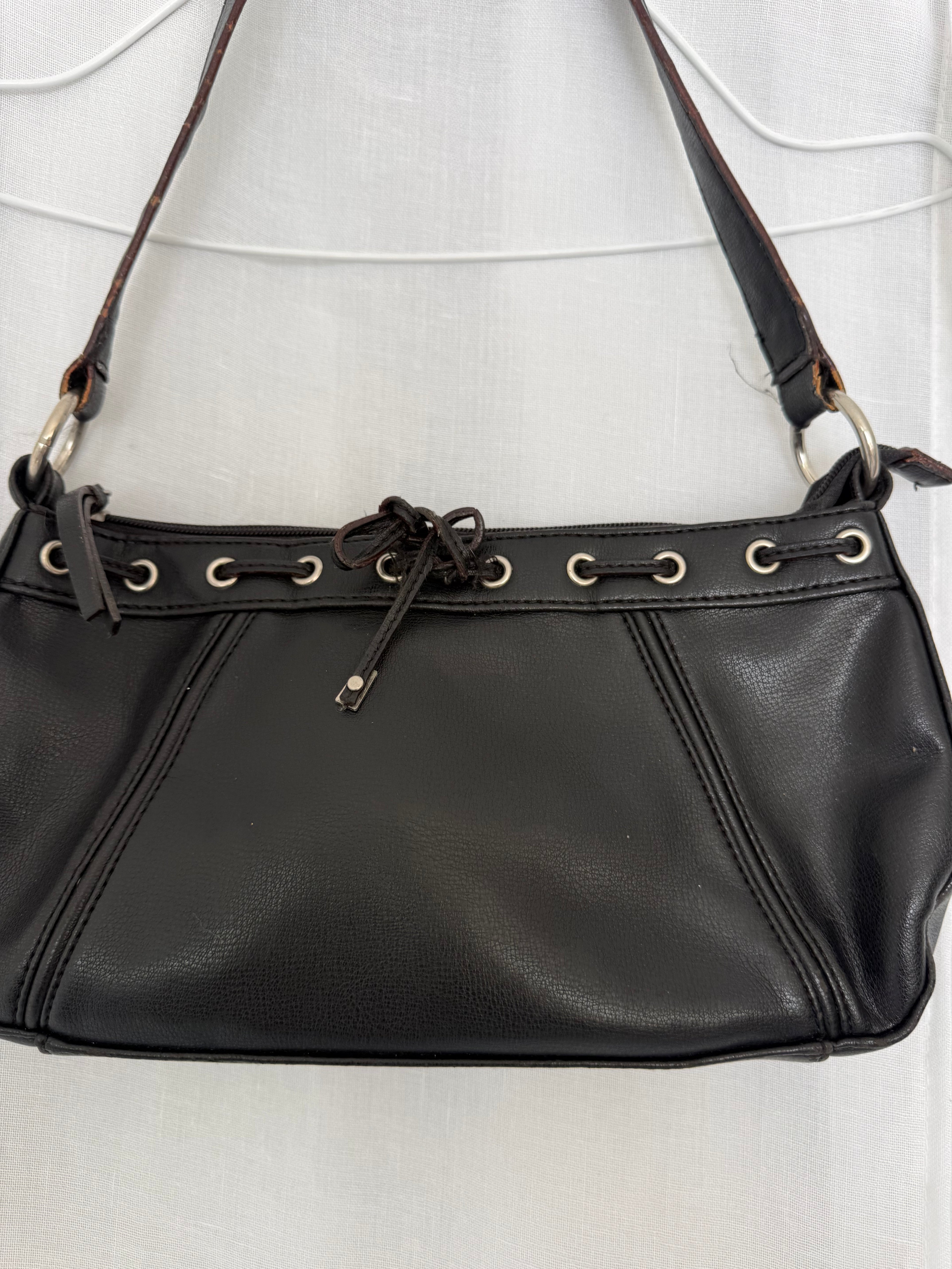 y2k black grommet shoulder bag ⋆