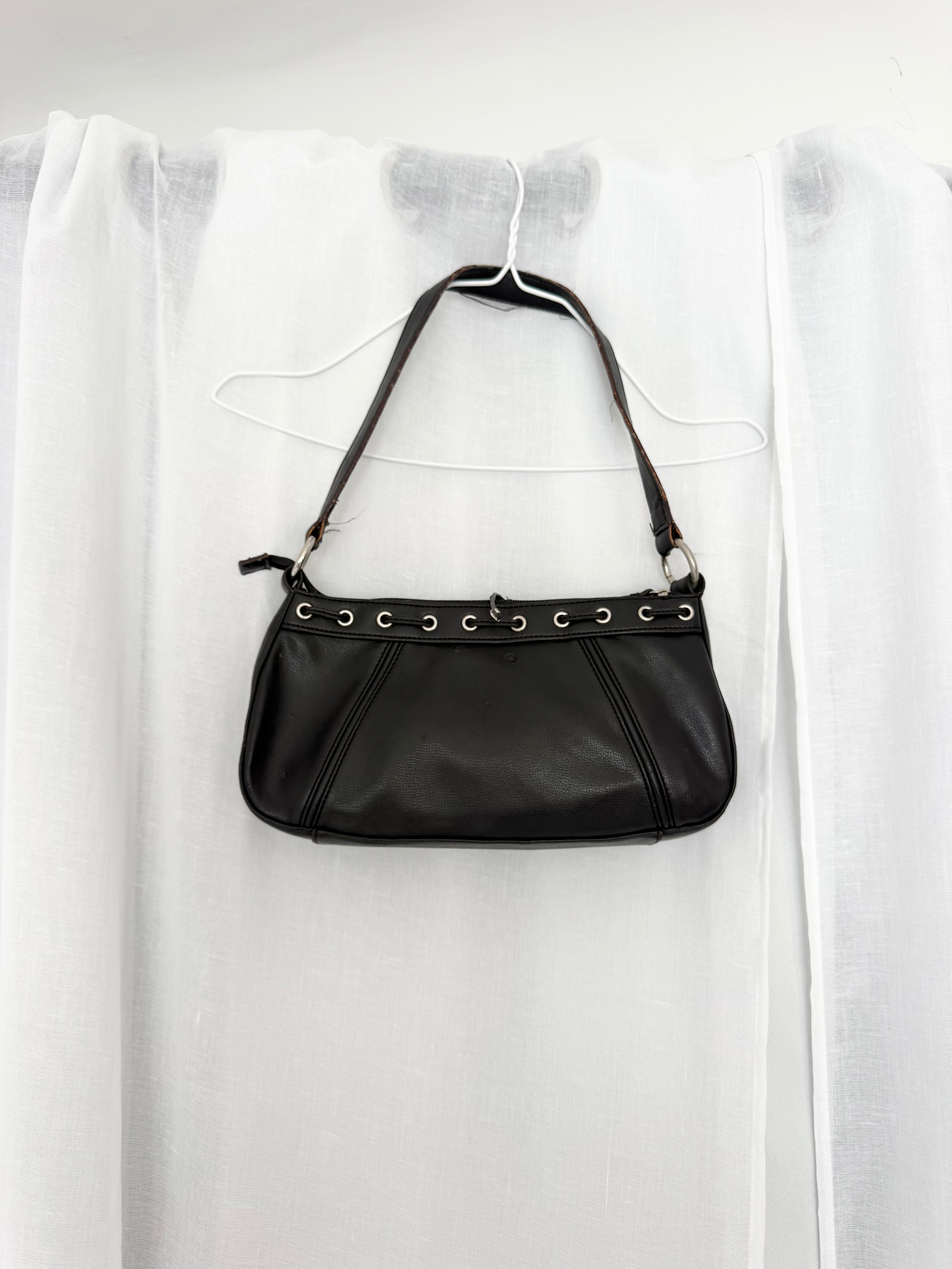 y2k black grommet shoulder bag ⋆