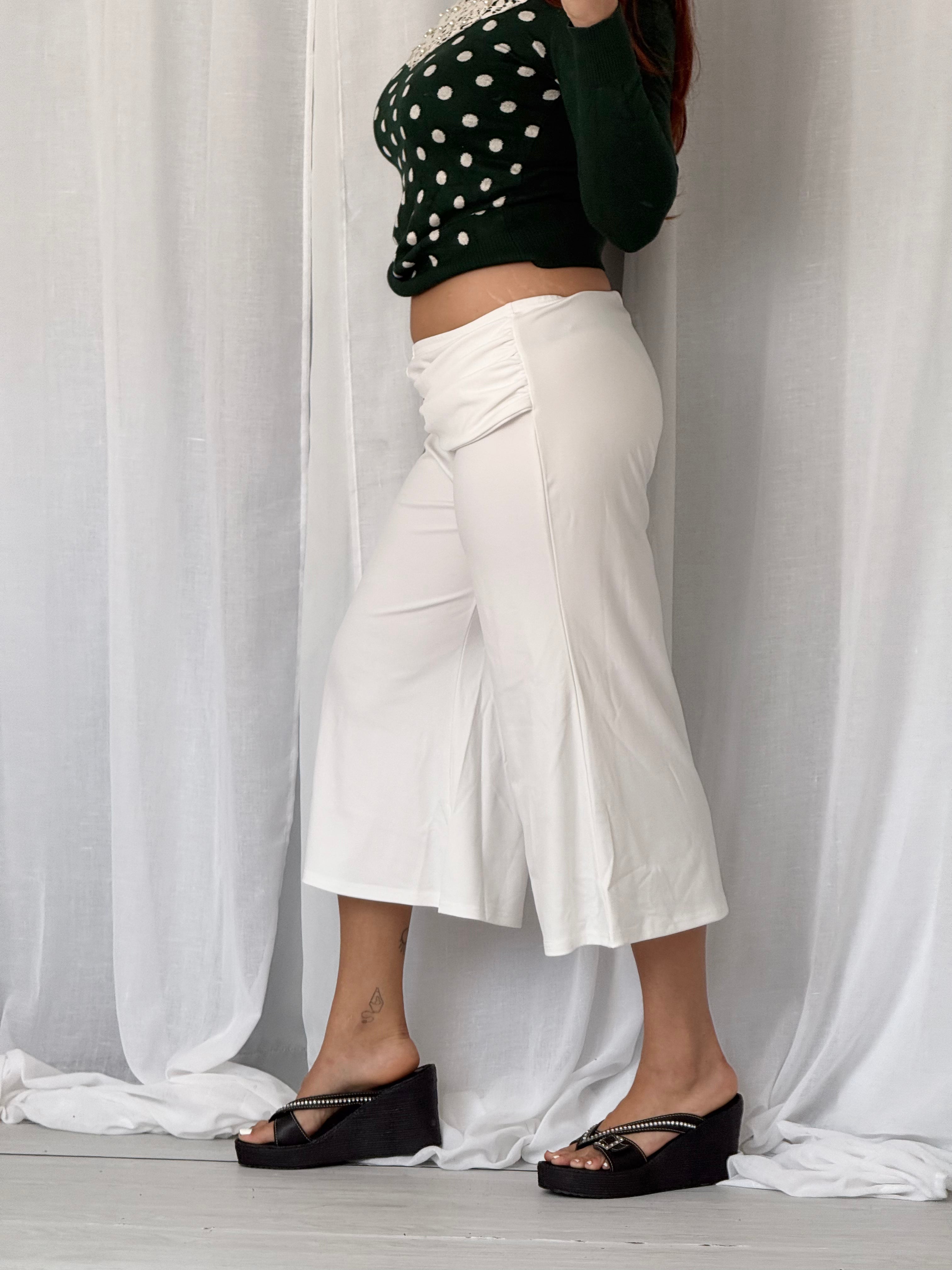 ✧ white buckle gaucho capris ✧ (32-35")