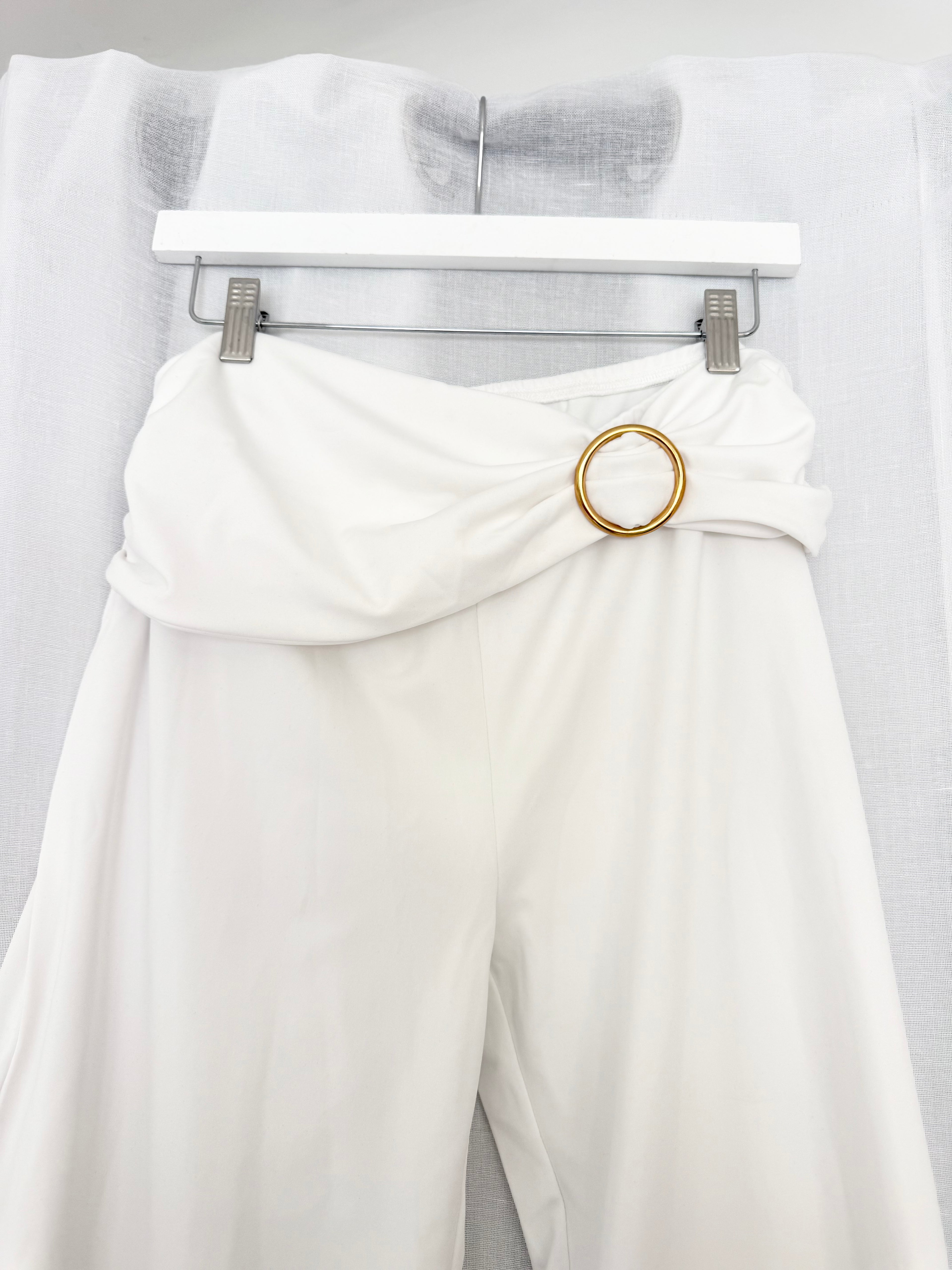 ✧ white buckle gaucho capris ✧ (32-35")